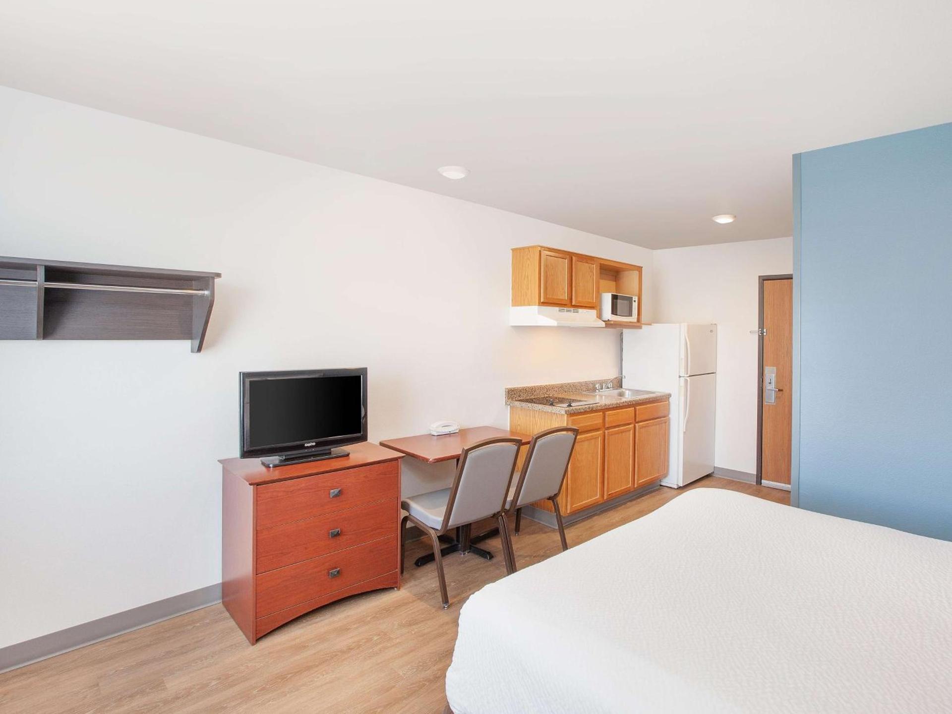WoodSpring Suites Bentonville photo 4