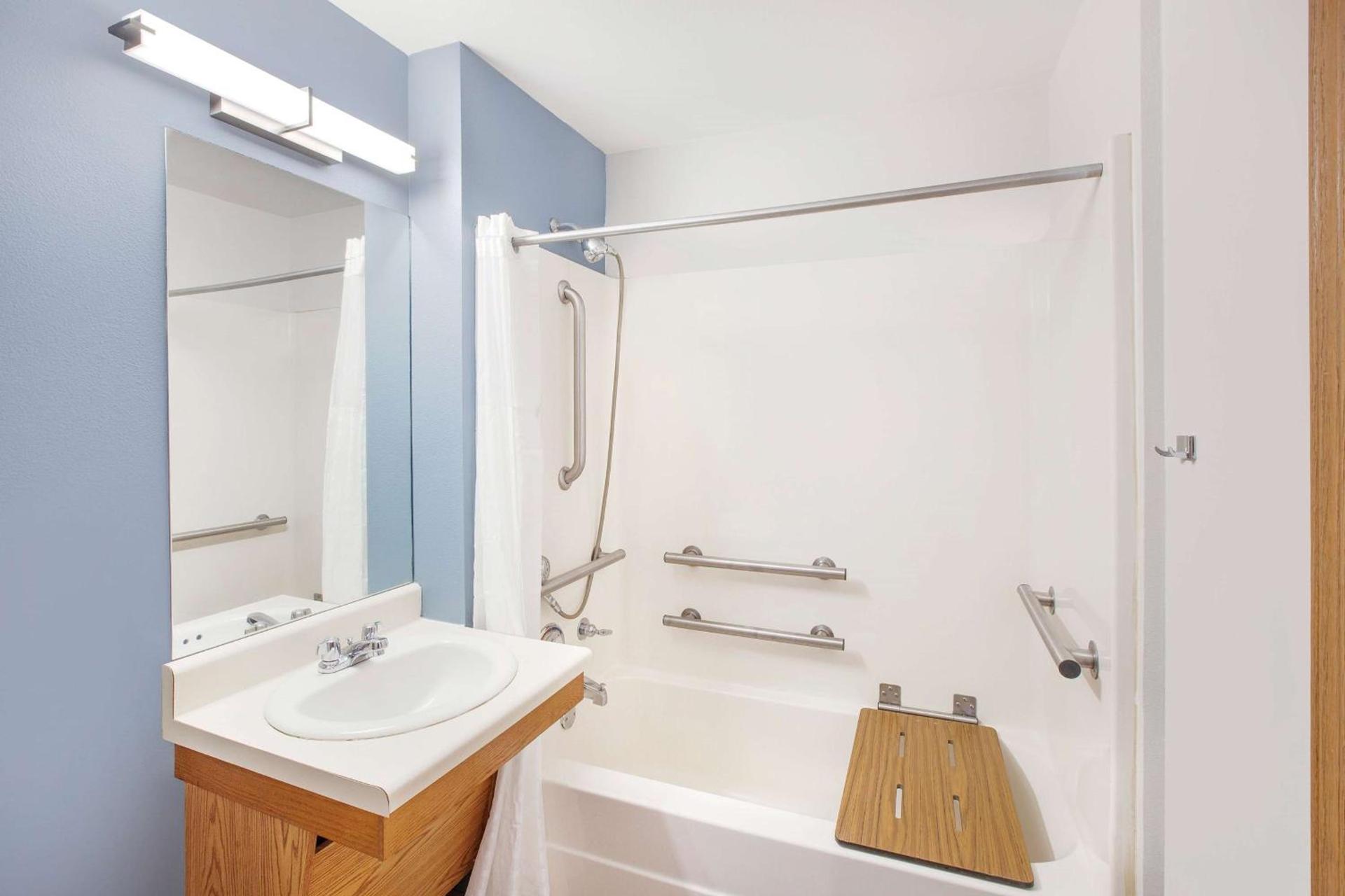 WoodSpring Suites Bentonville photo 15