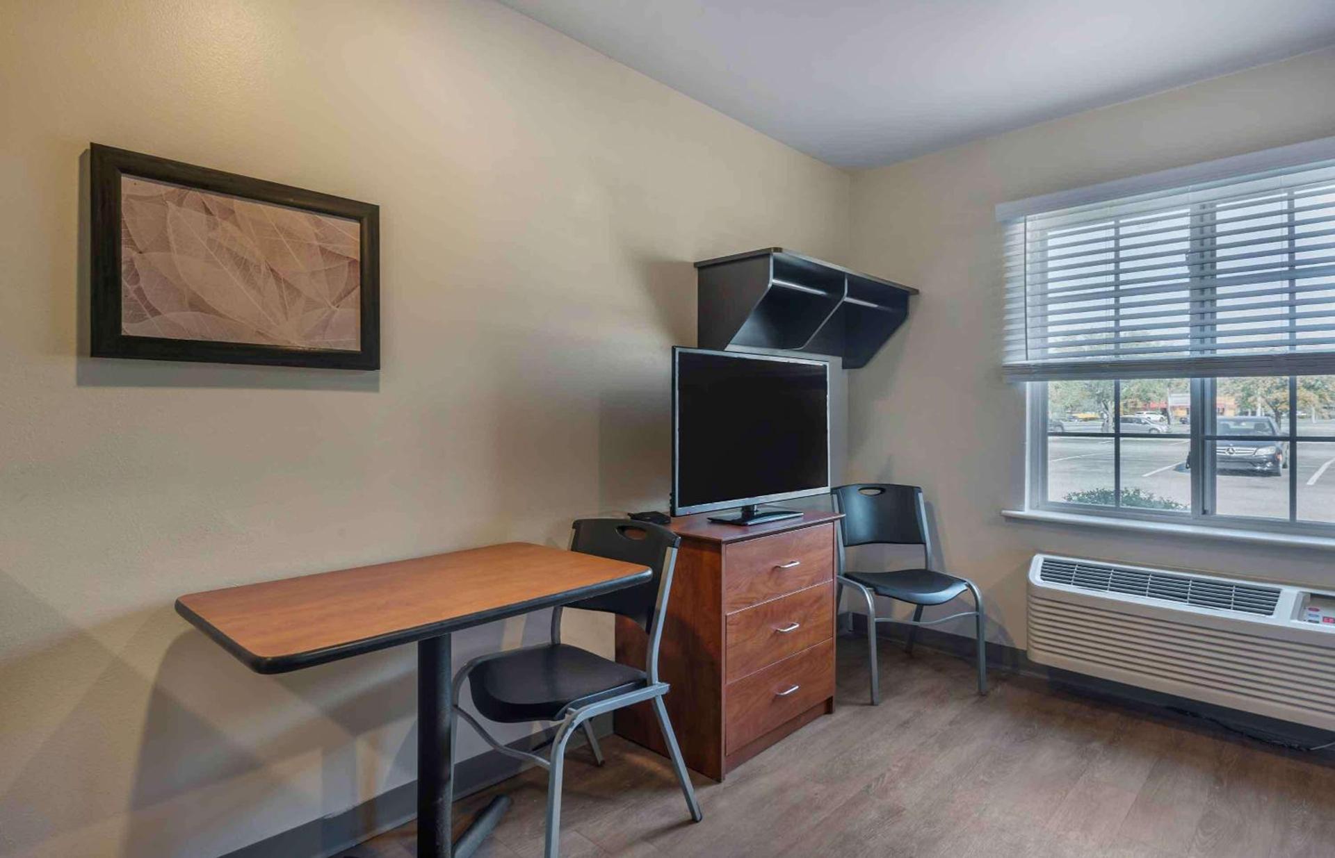 Extended Stay America Select Suites - Charleston - Ashley Phosphate Rd photo 7