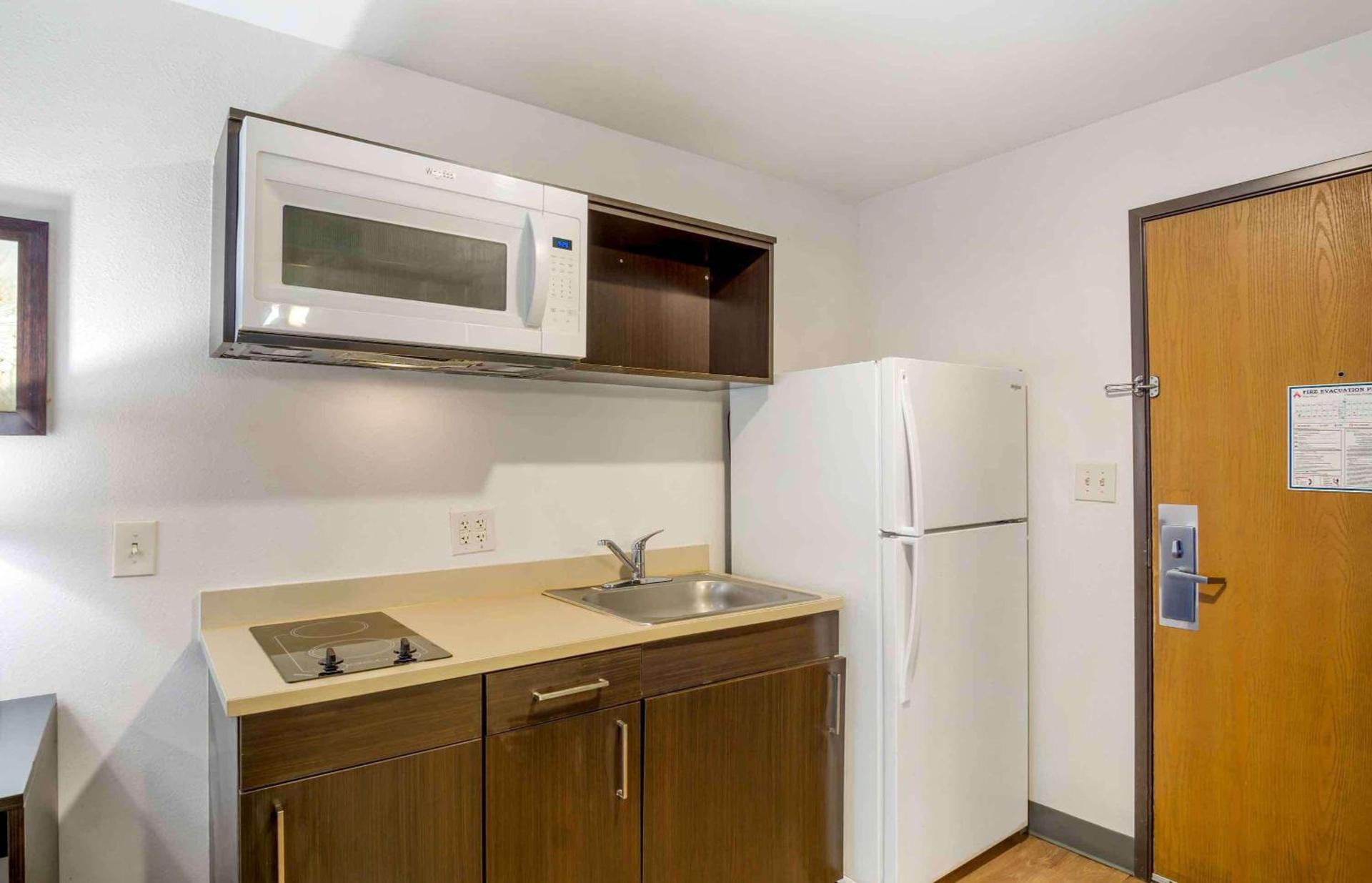 Extended Stay America Select Suites - Charleston - Ashley Phosphate Rd photo 8