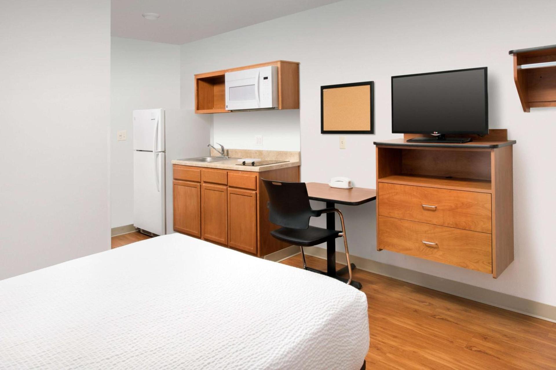 Extended Stay America Select Suites - Cleveland - Airport photo 22