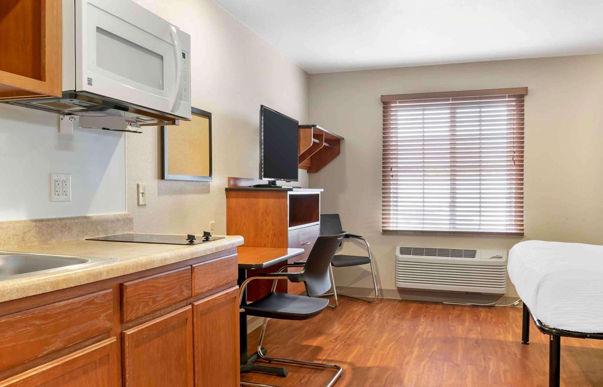 Extended Stay America Select Suites - Grand Rapids - Wyoming photo 16