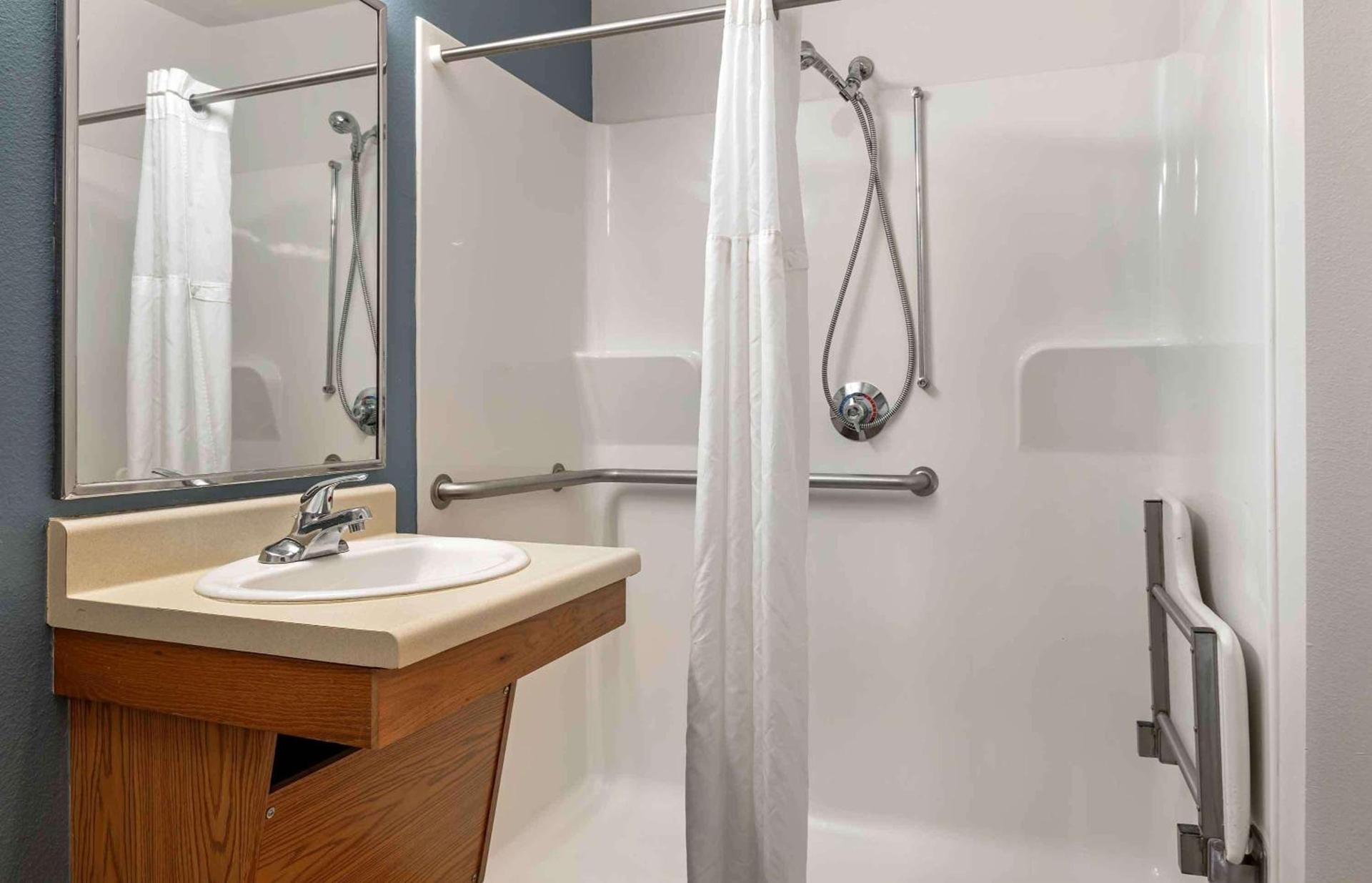 Studio 6 Extended Stay Cincinnati Sharonville OH photo 26