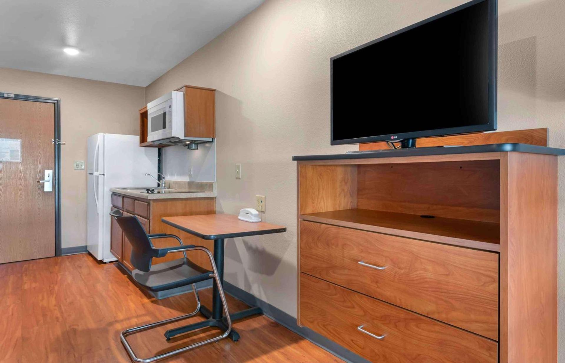 Extended Stay America Select Suites - Jacksonville - North photo 9