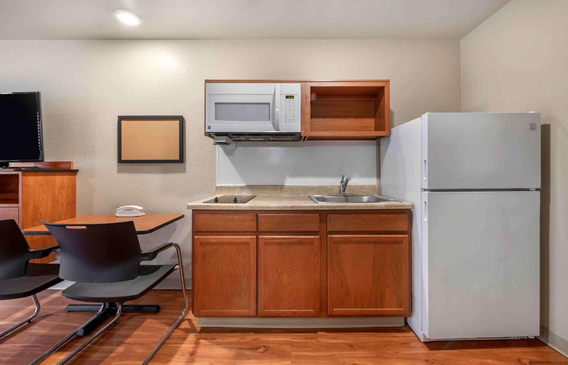 Extended Stay America Select Suites - Lake Worth photo 12