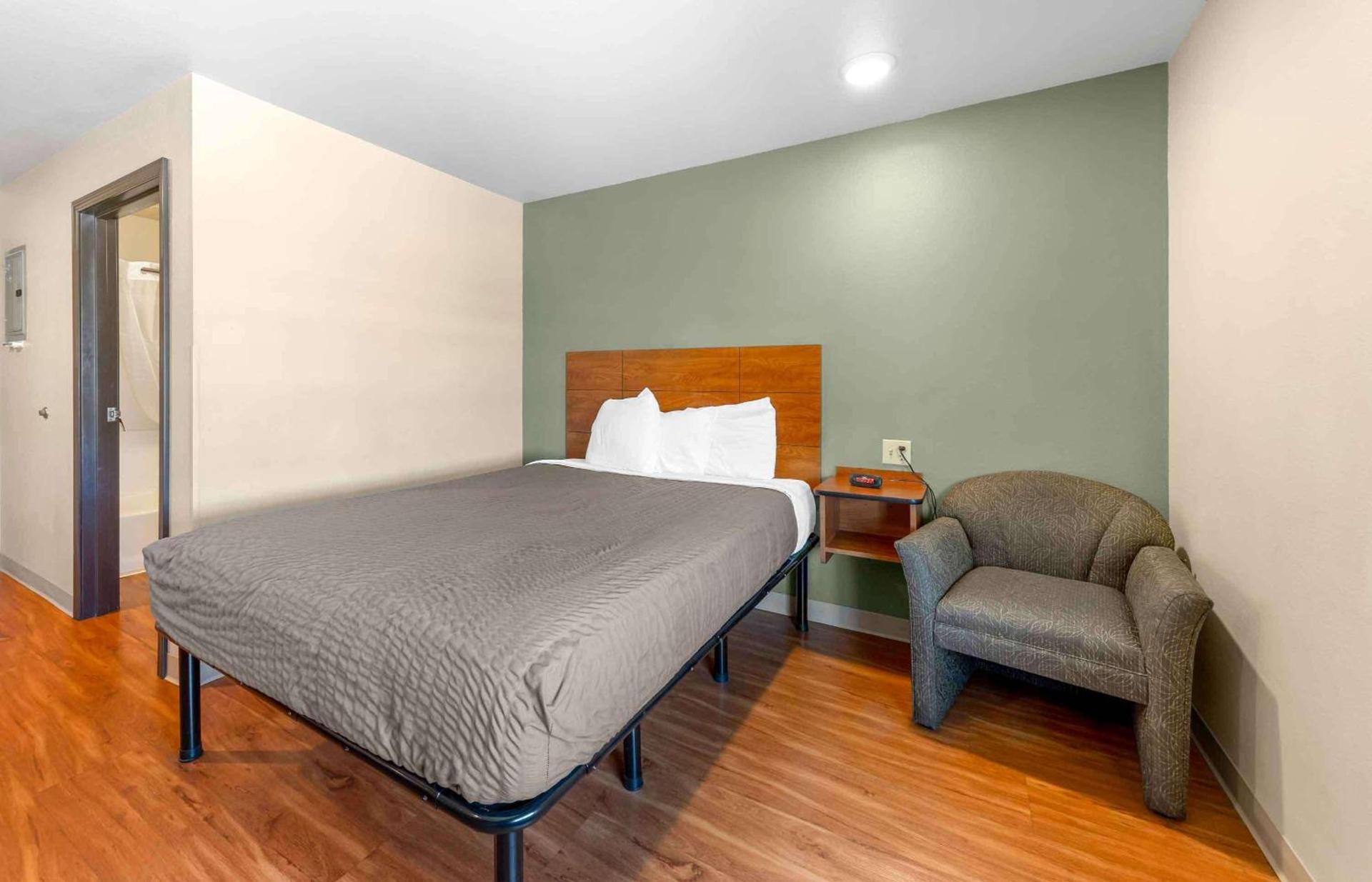 Extended Stay America Select Suites - Oklahoma City - West photo 5