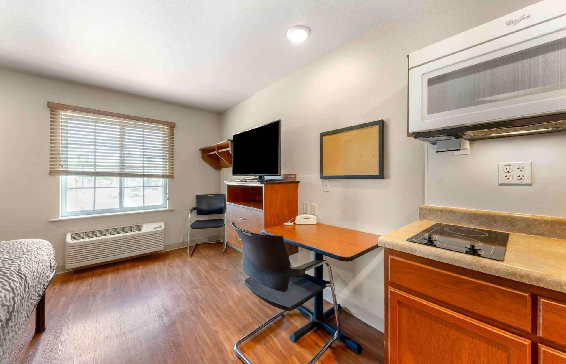 Extended Stay America Select Suites - Oklahoma City - West photo 6