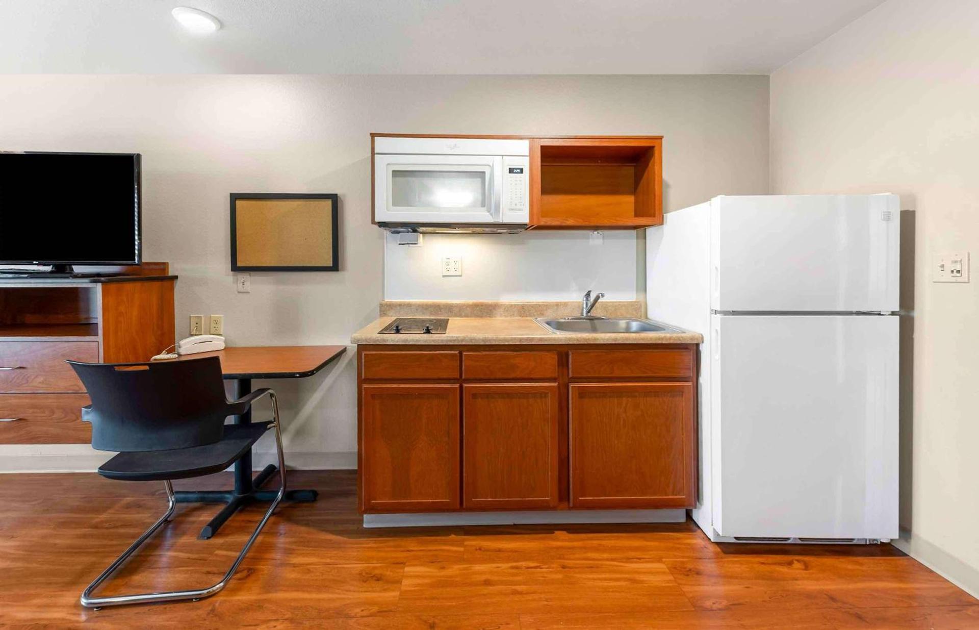 Extended Stay America Select Suites - Oklahoma City - West photo 7