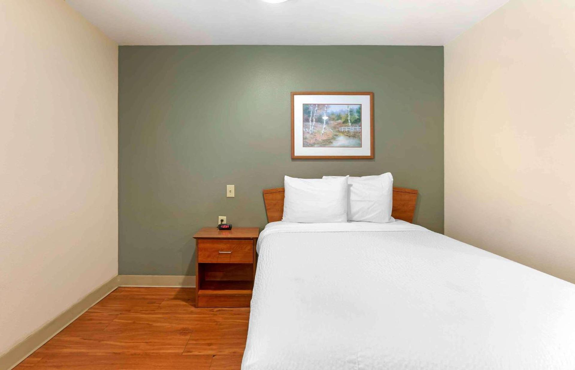 Extended Stay America Select Suites - Phoenix - West photo 11