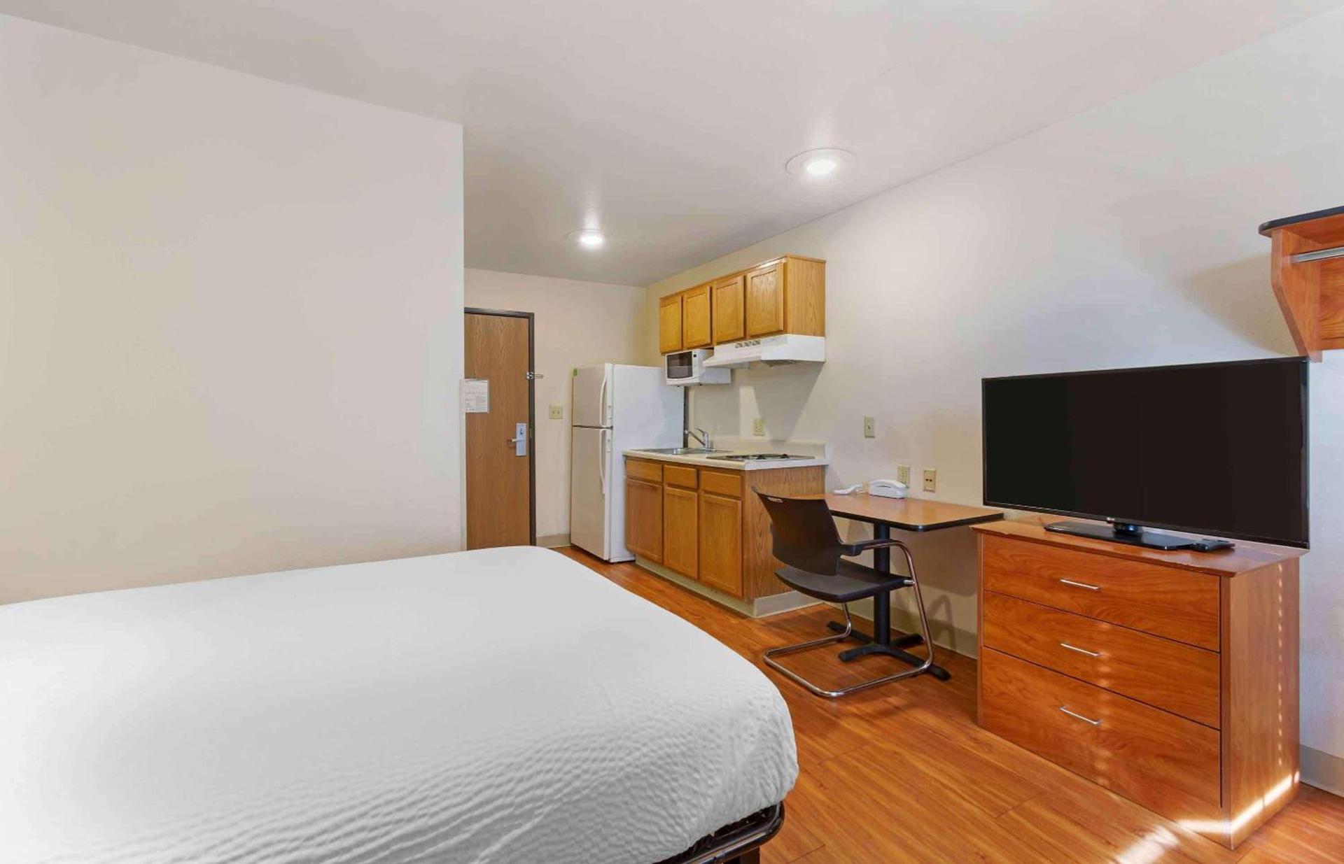 Extended Stay America Select Suites - Phoenix - West photo 15