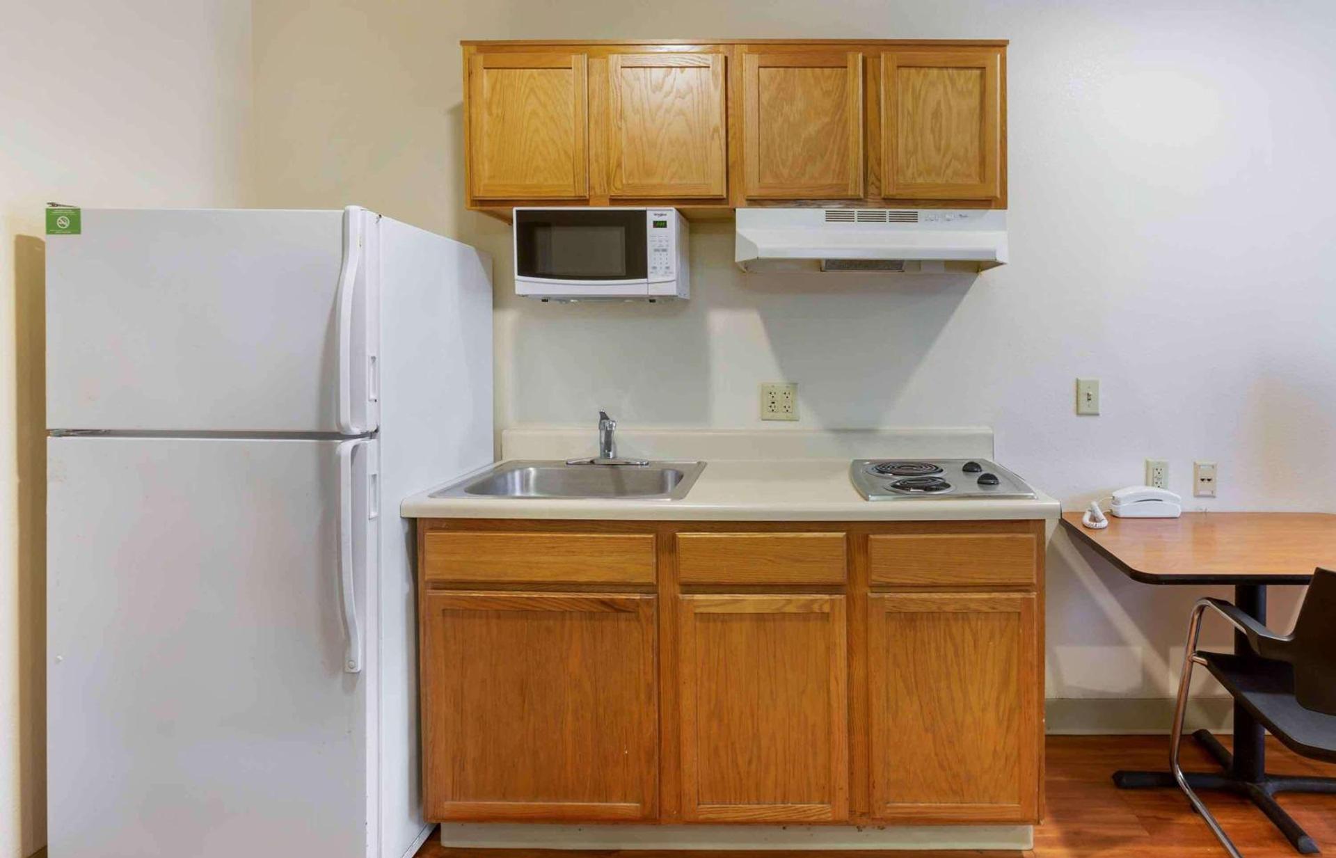 Extended Stay America Select Suites - Phoenix - West photo 16