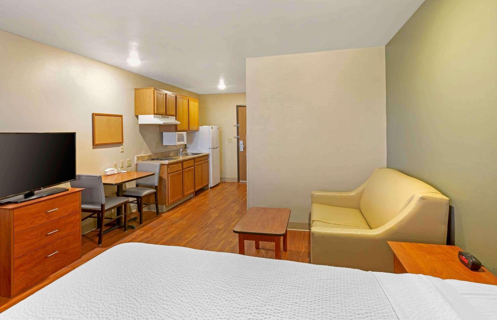 Extended Stay America Select Suites - Phoenix - West photo 20