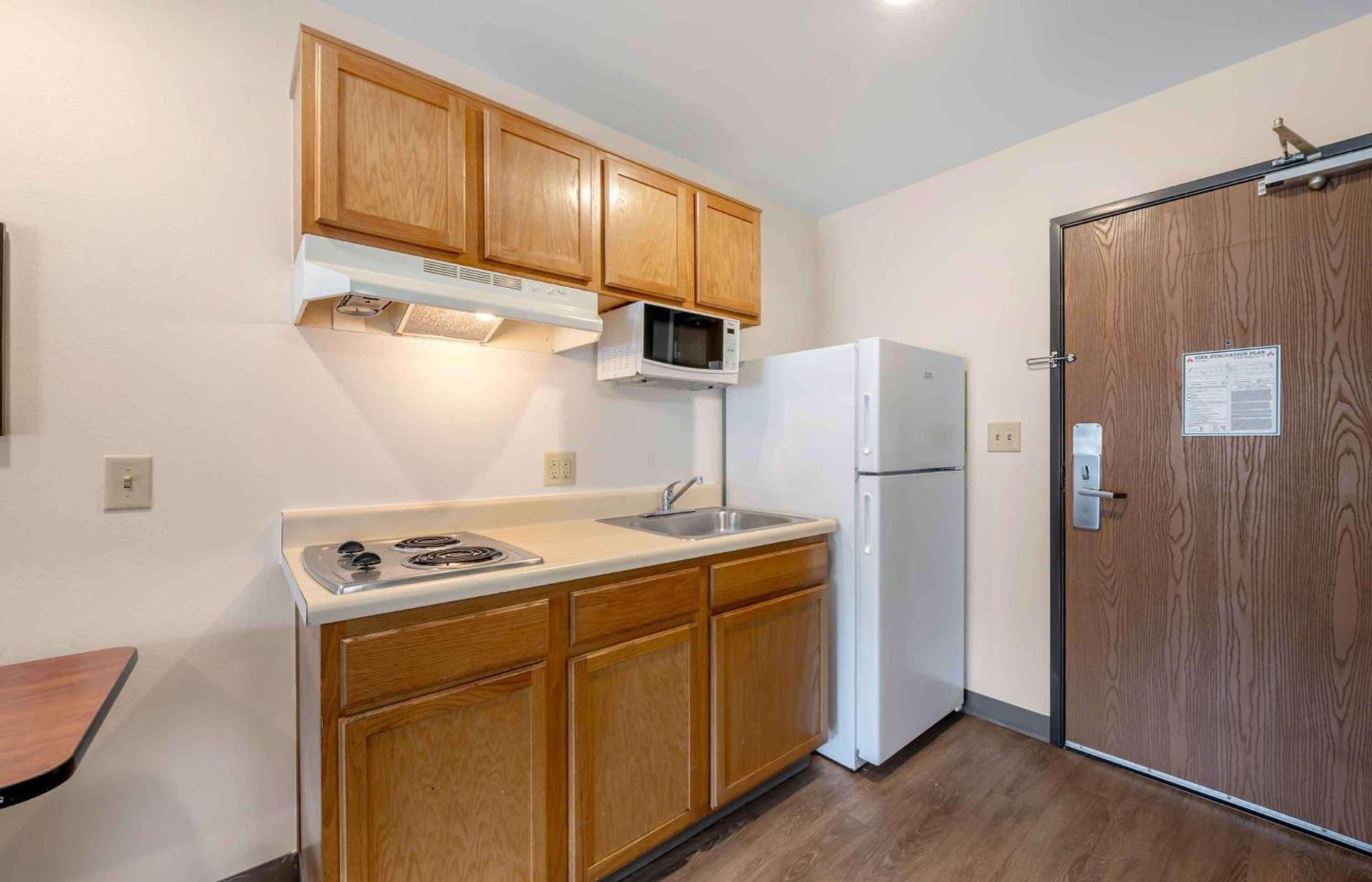 Extended Stay America Select Suites - Orlando - East photo 2