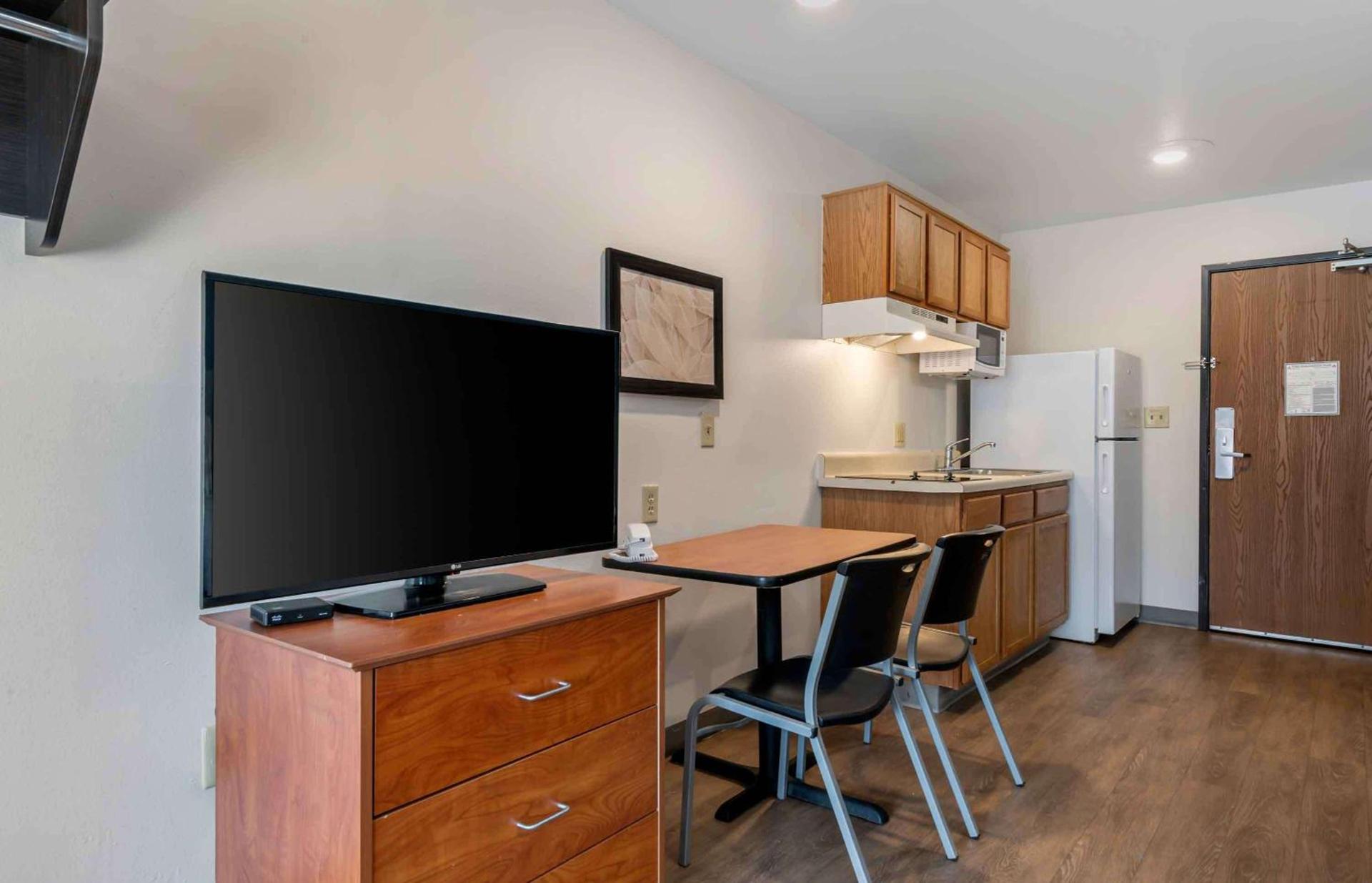 Extended Stay America Select Suites - Orlando - East photo 11