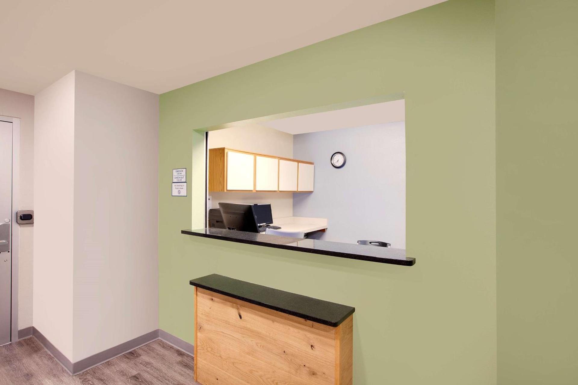 WoodSpring Suites Springdale photo 3