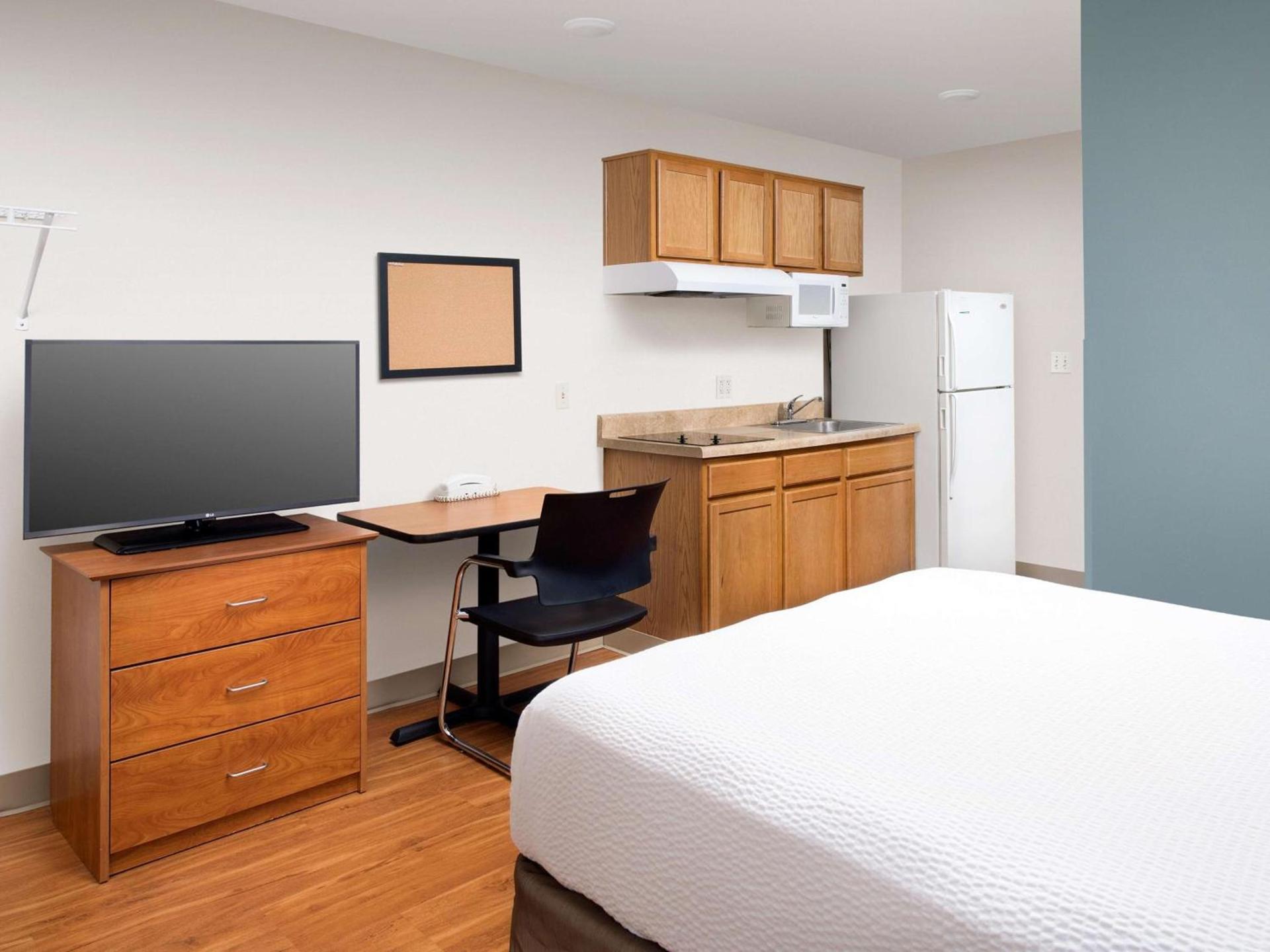WoodSpring Suites Springdale photo 6
