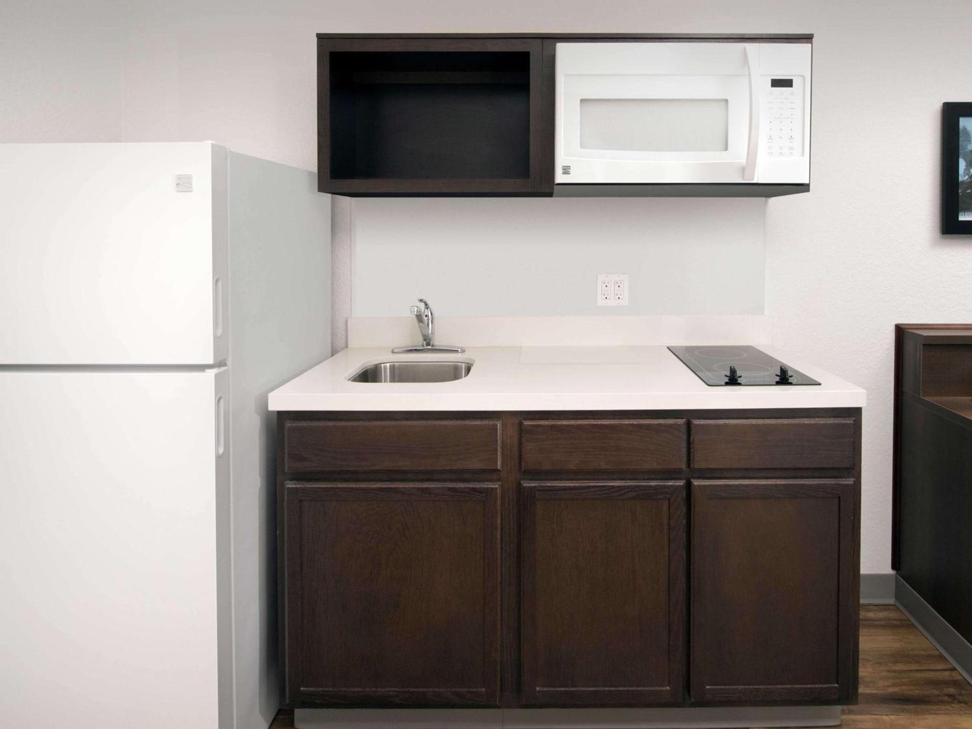 WoodSpring Suites Springdale photo 11