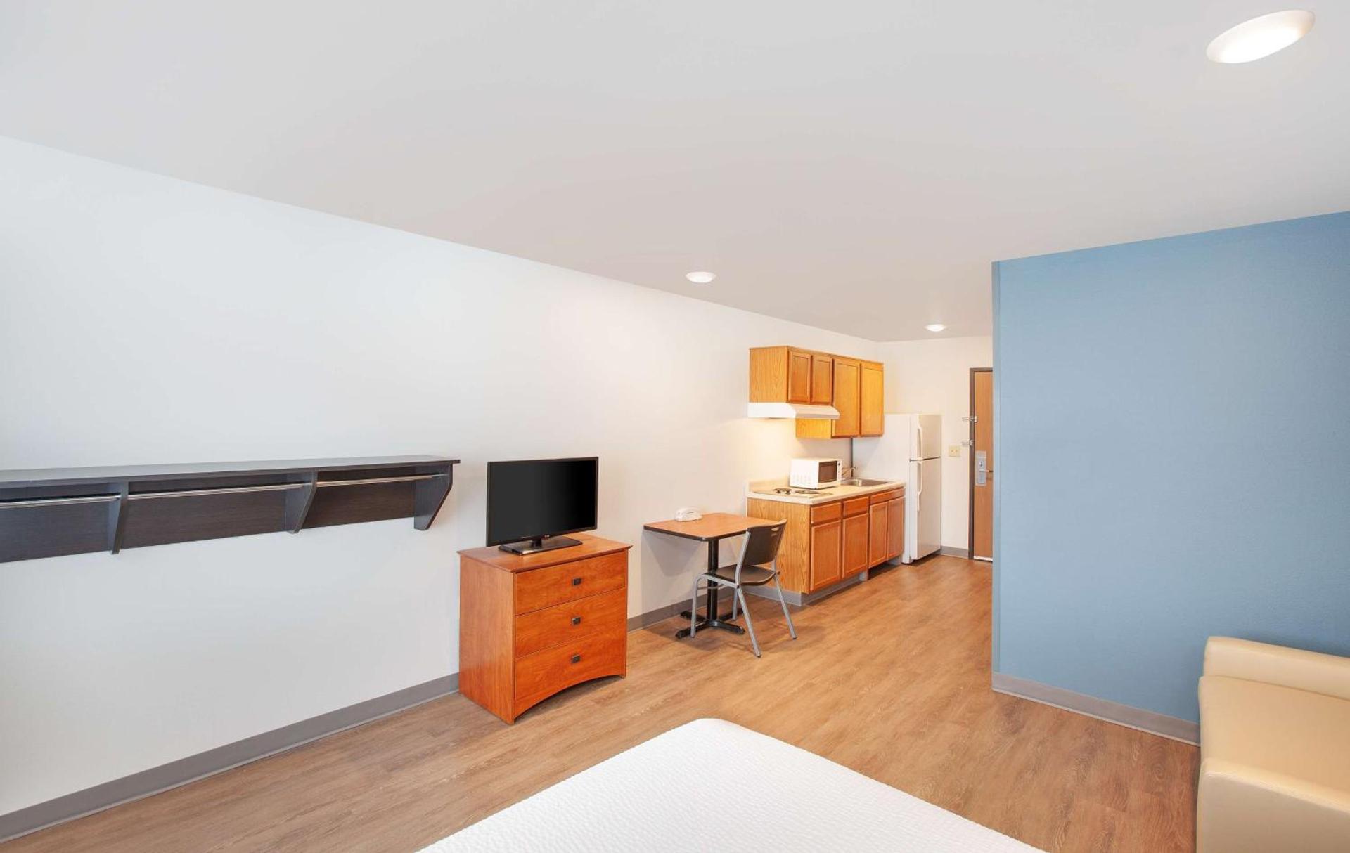 WoodSpring Suites Springdale photo 15