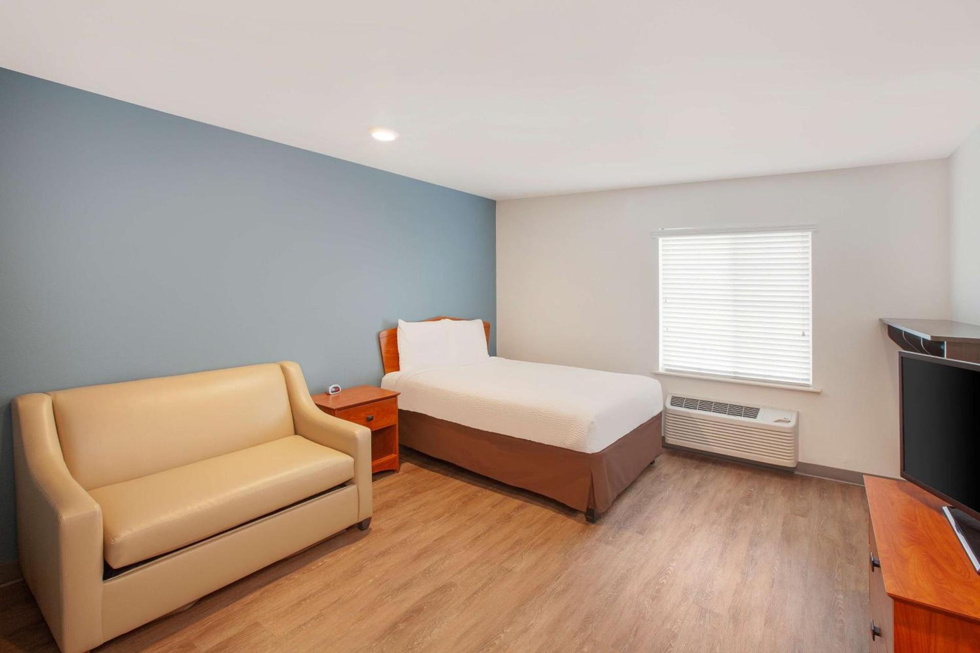 WoodSpring Suites Springdale photo 18