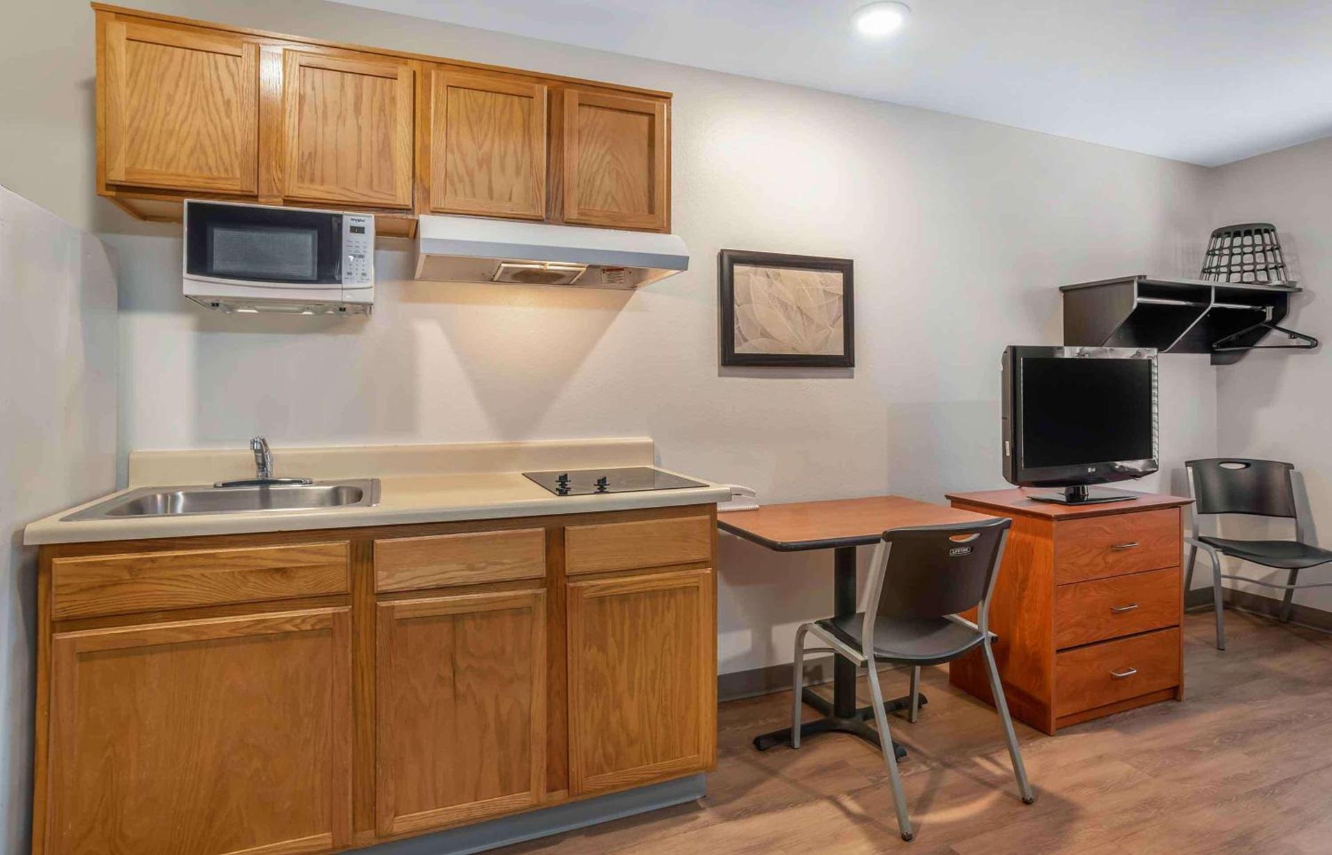 Extended Stay America Select Suites - Tallahassee - East photo 9
