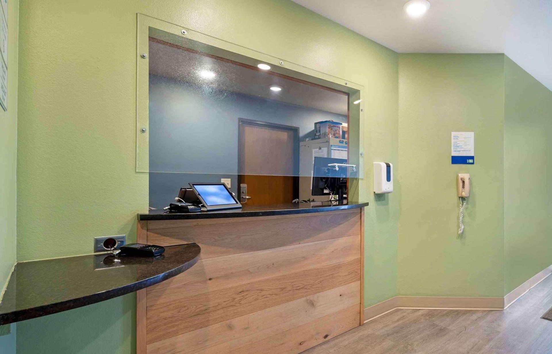 Extended Stay America Select Suites - Wichita - Airport photo 5