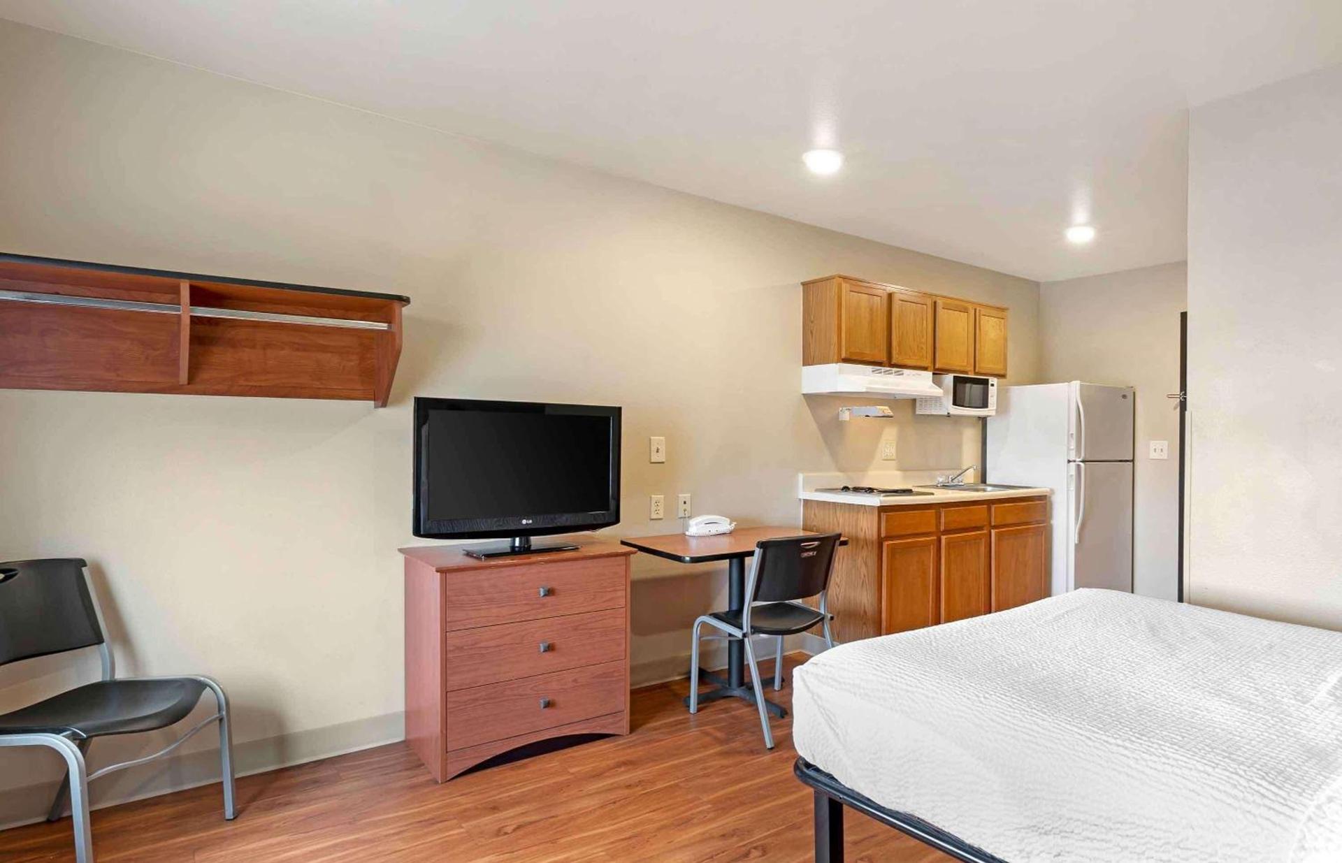 Extended Stay America Select Suites - Wichita - Airport photo 14