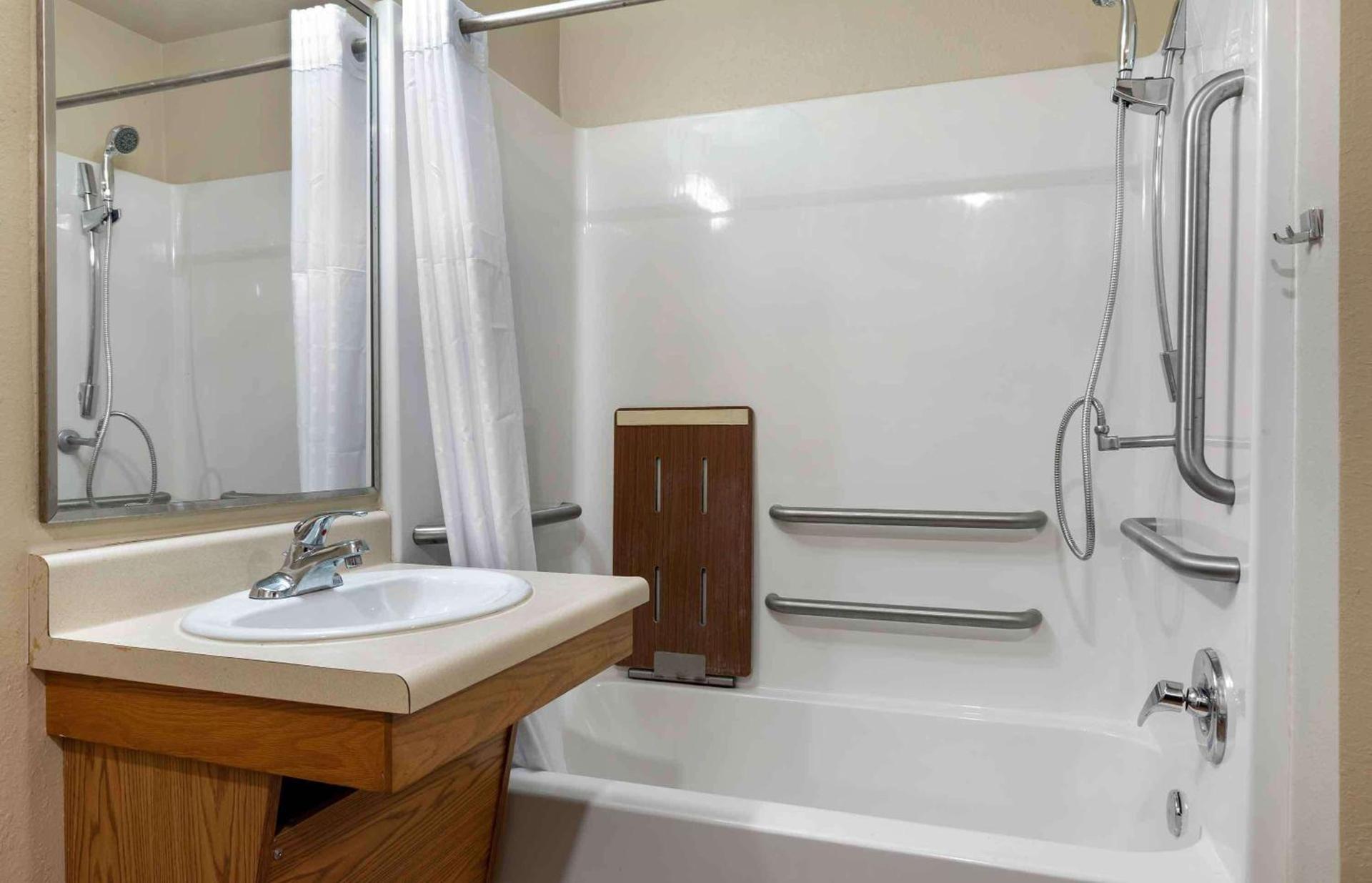 Studio 6 Extended Stay Shreveport Airport LA photo 32