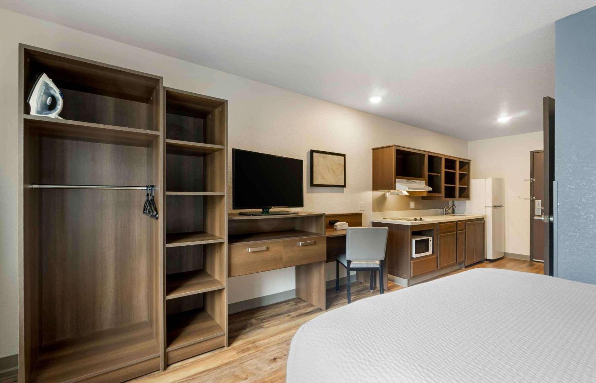 Extended Stay America Select Suites - Tampa - Northeast photo 11