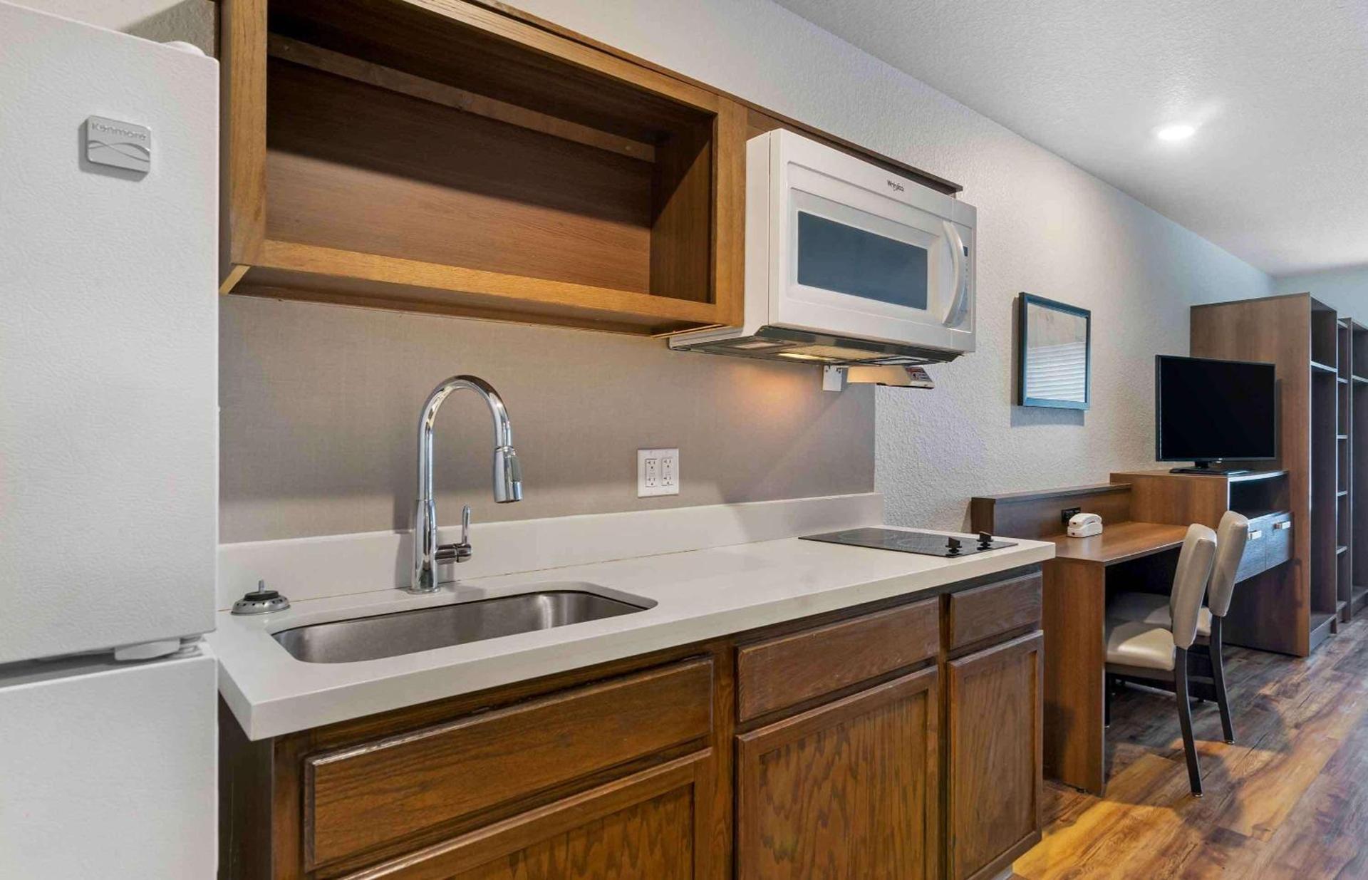Extended Stay America Select Suites - Tampa - Northeast photo 12