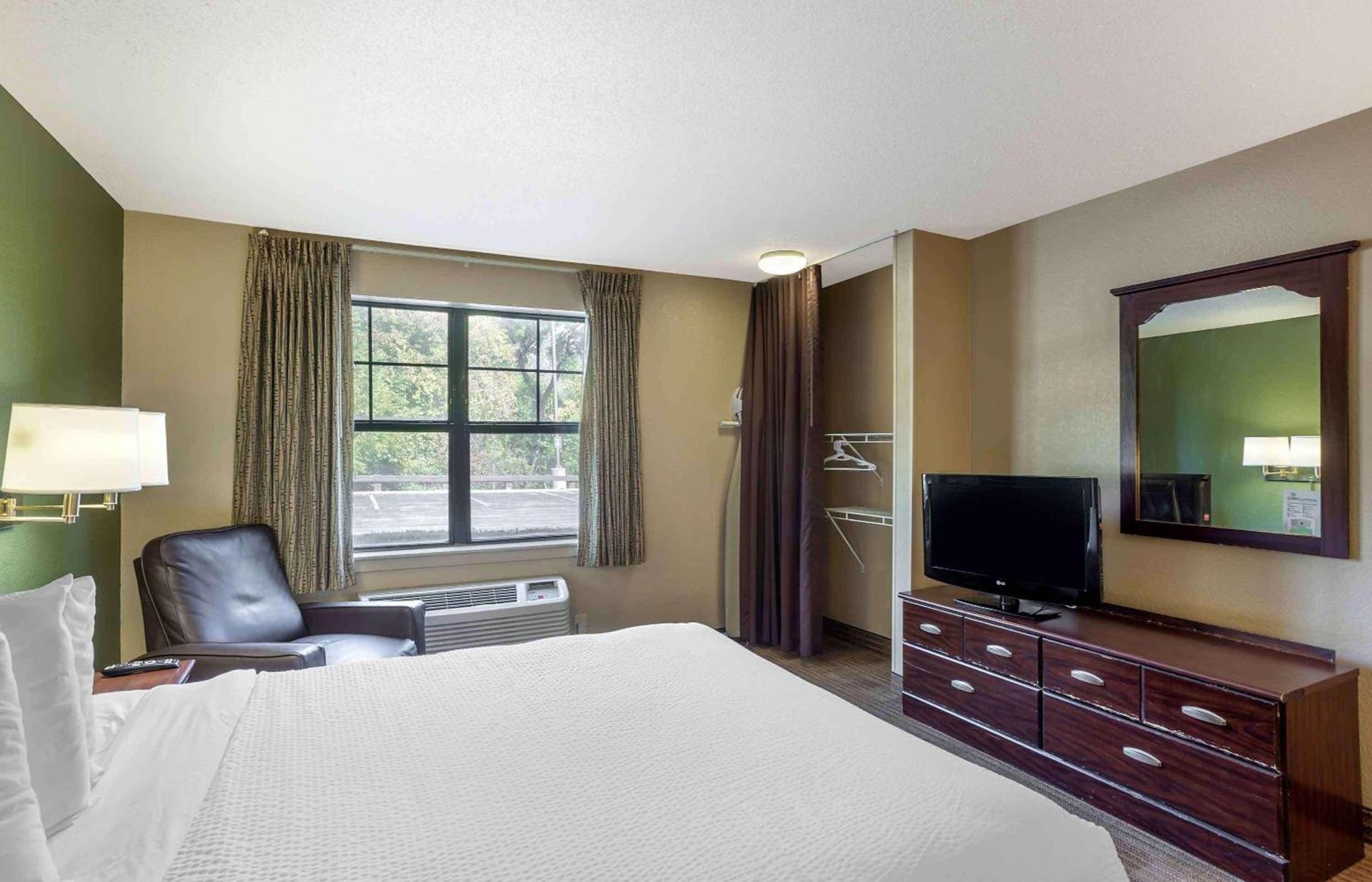 Suburban Studios Exton - Philadelphia Great Valley photo 11