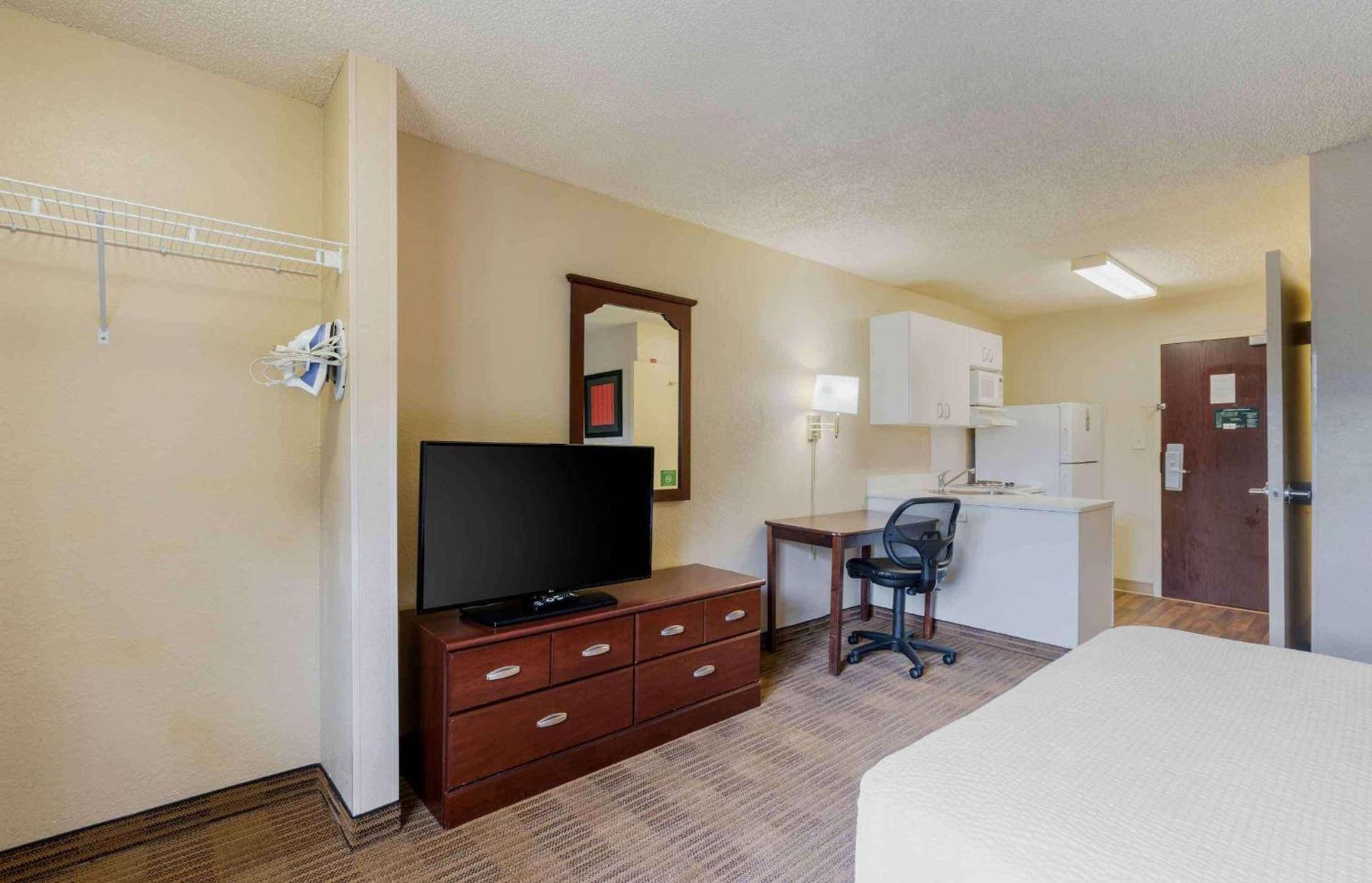 Extended Stay America Select Suites - Orlando - Maitland - 1760 Pembrook Dr photo 8