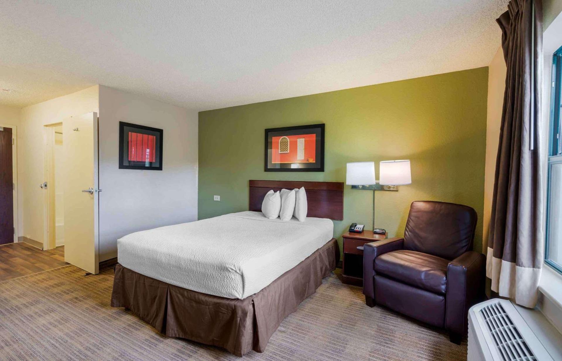 Extended Stay America Select Suites - Orlando - Maitland - 1760 Pembrook Dr photo 9
