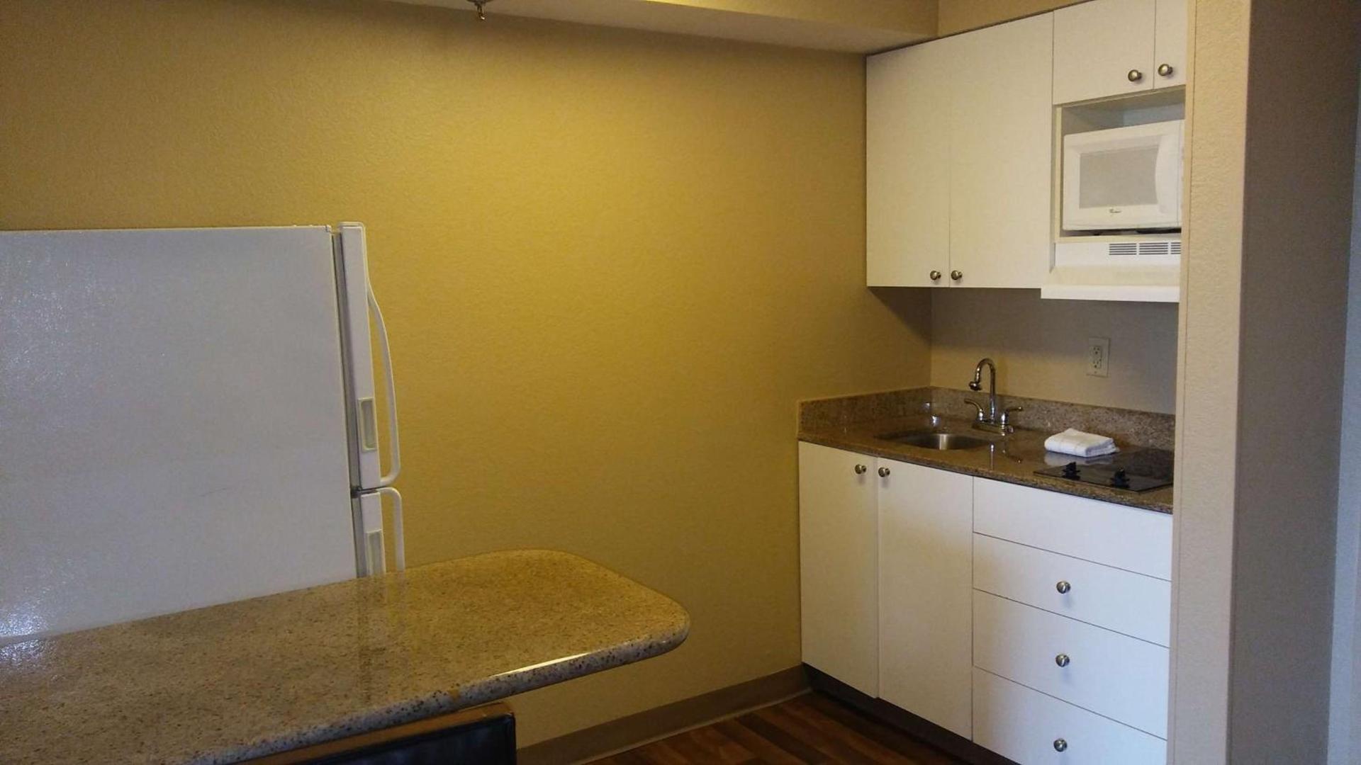 Studio 6 Suites Jacksonville Deerwood Park FL photo 9