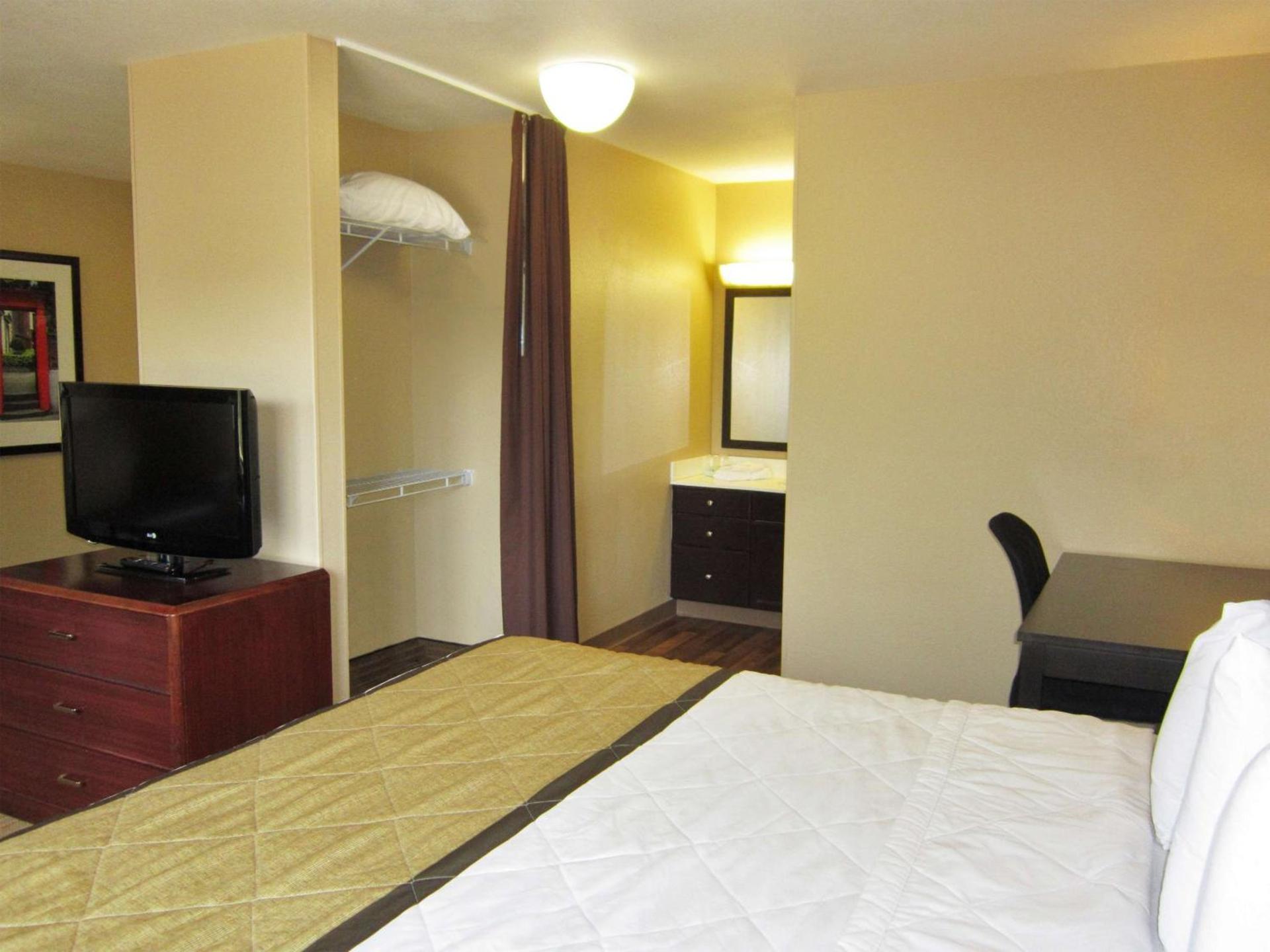 Studio 6 Suites Jacksonville Deerwood Park FL photo 16