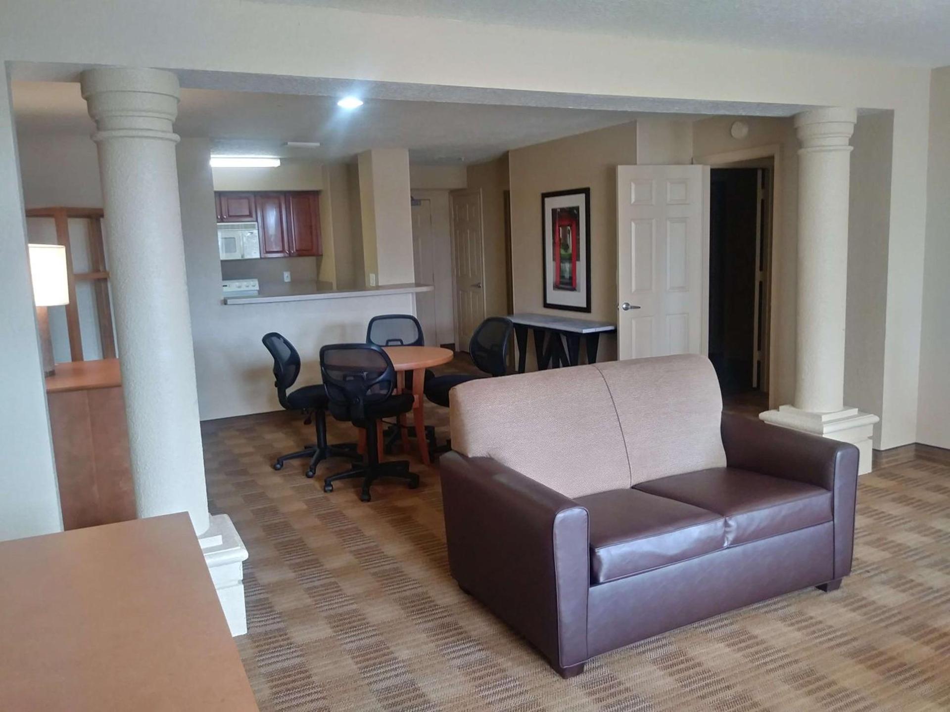 Studio 6 Suites Jacksonville Deerwood Park FL photo 38