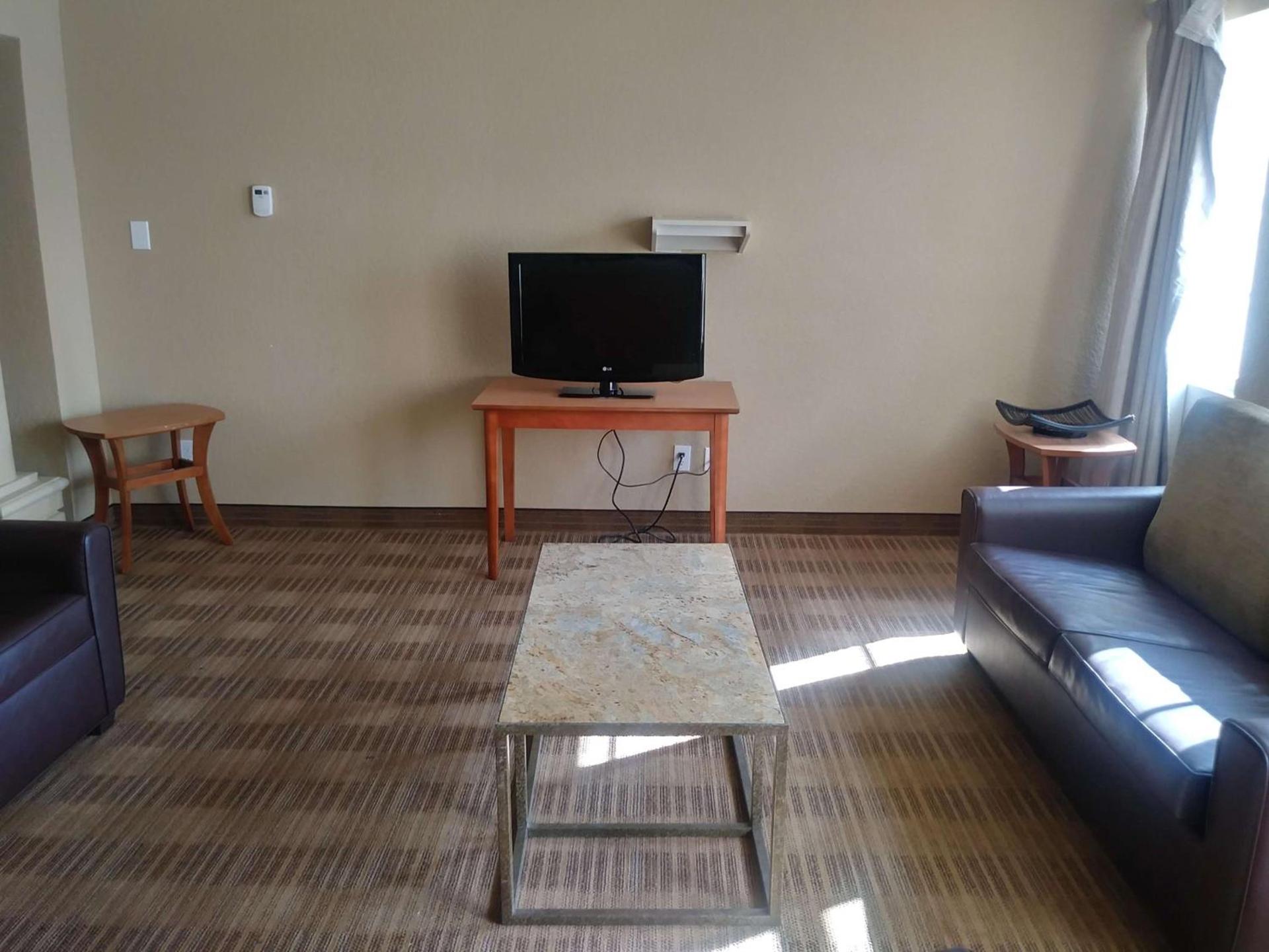Studio 6 Suites Jacksonville Deerwood Park FL photo 39