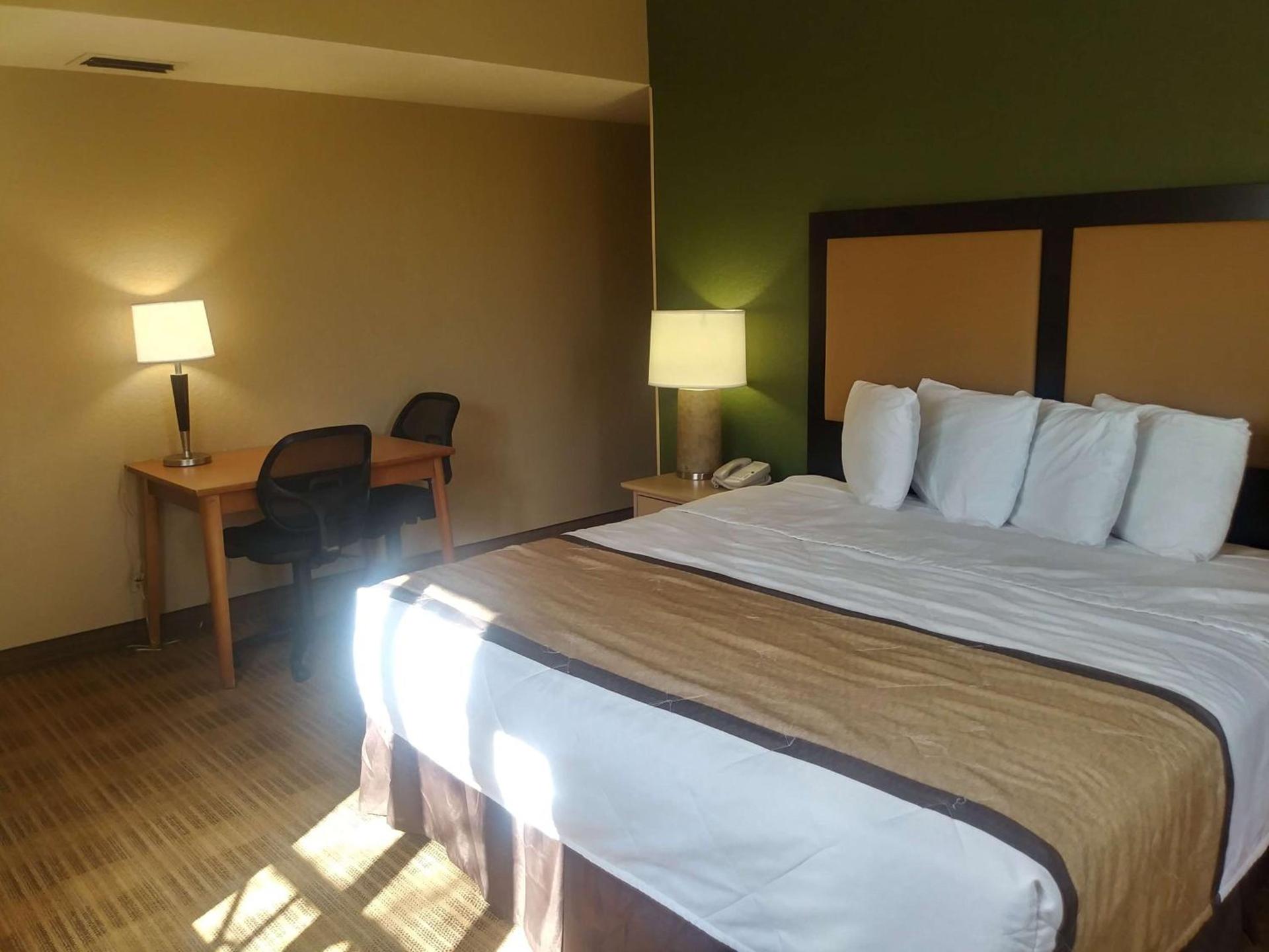 Studio 6 Suites Jacksonville Deerwood Park FL photo 40