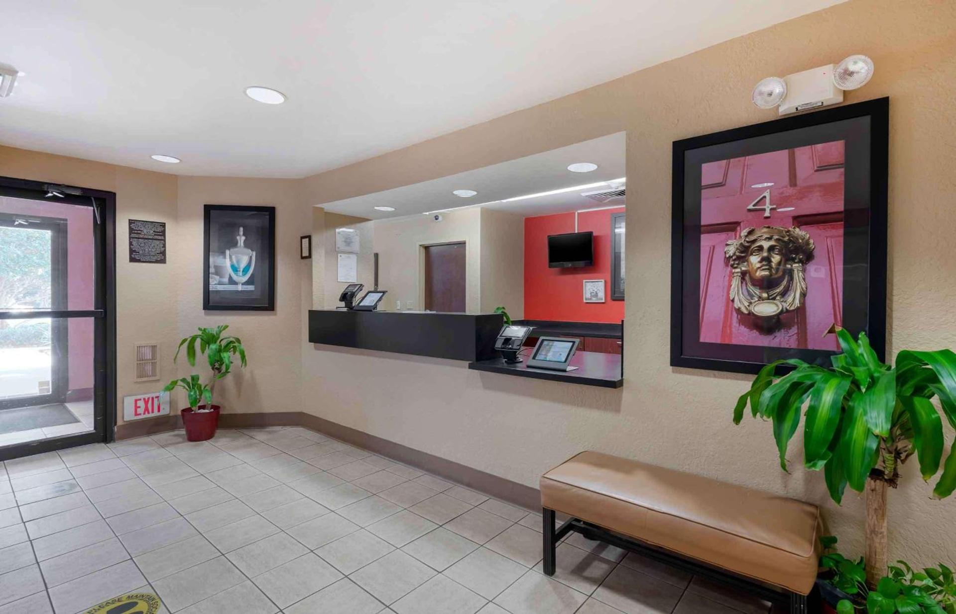 Extended Stay America Select Suites - Jacksonville - Lenoir Avenue East photo 3