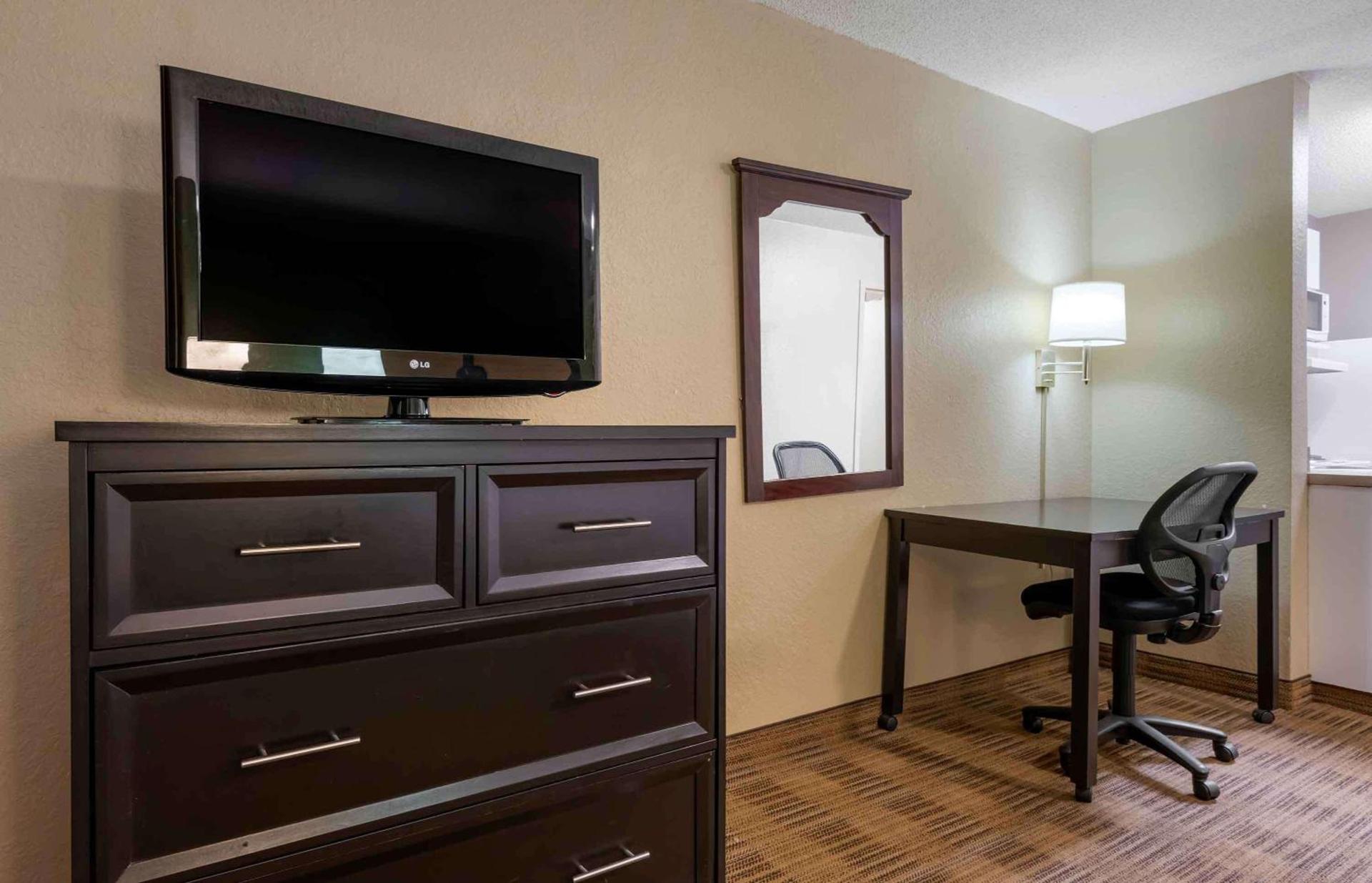 Extended Stay America Select Suites - Jacksonville - Lenoir Avenue East photo 9