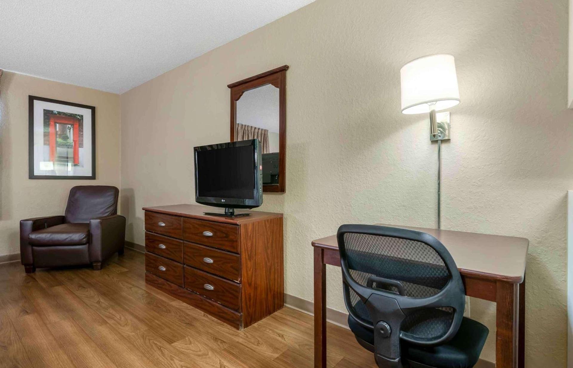 Extended Stay America Select Suites - Jacksonville - Lenoir Avenue East photo 21