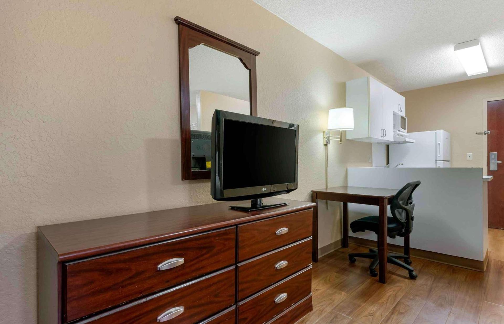 Extended Stay America Select Suites - Jacksonville - Lenoir Avenue East photo 22