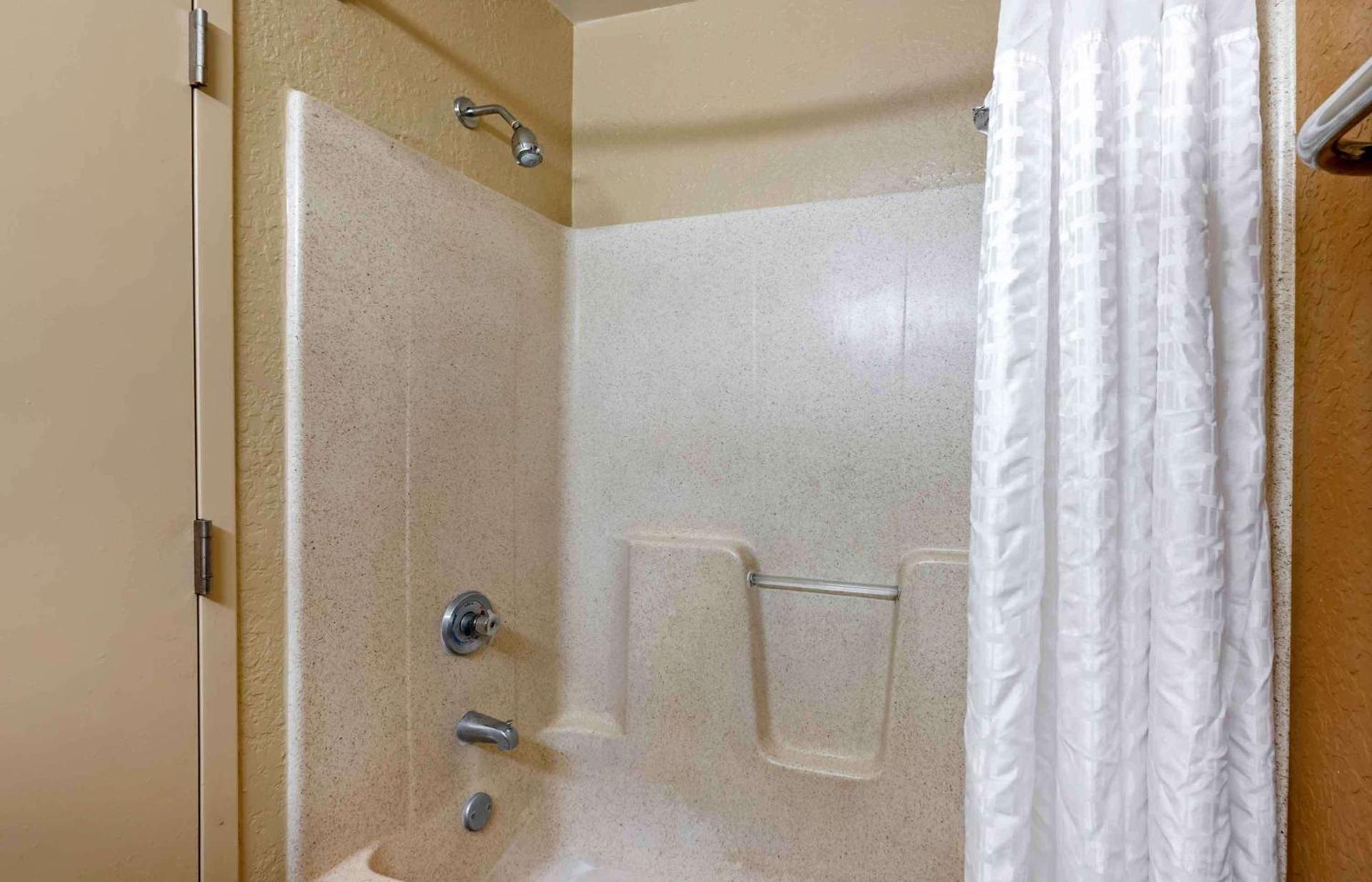 Extended Stay America Select Suites - Jacksonville - Lenoir Avenue East photo 34