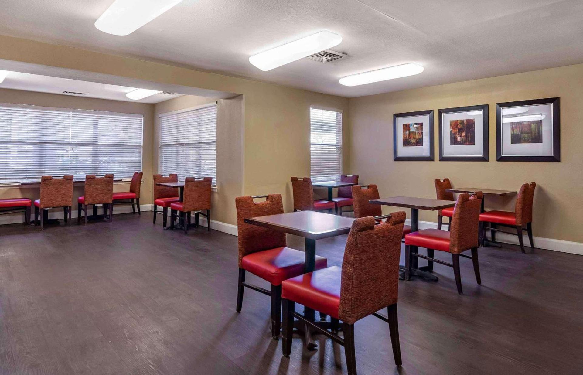 Extended Stay America Suites - Tampa - Airport - N Westshore Blvd photo 6