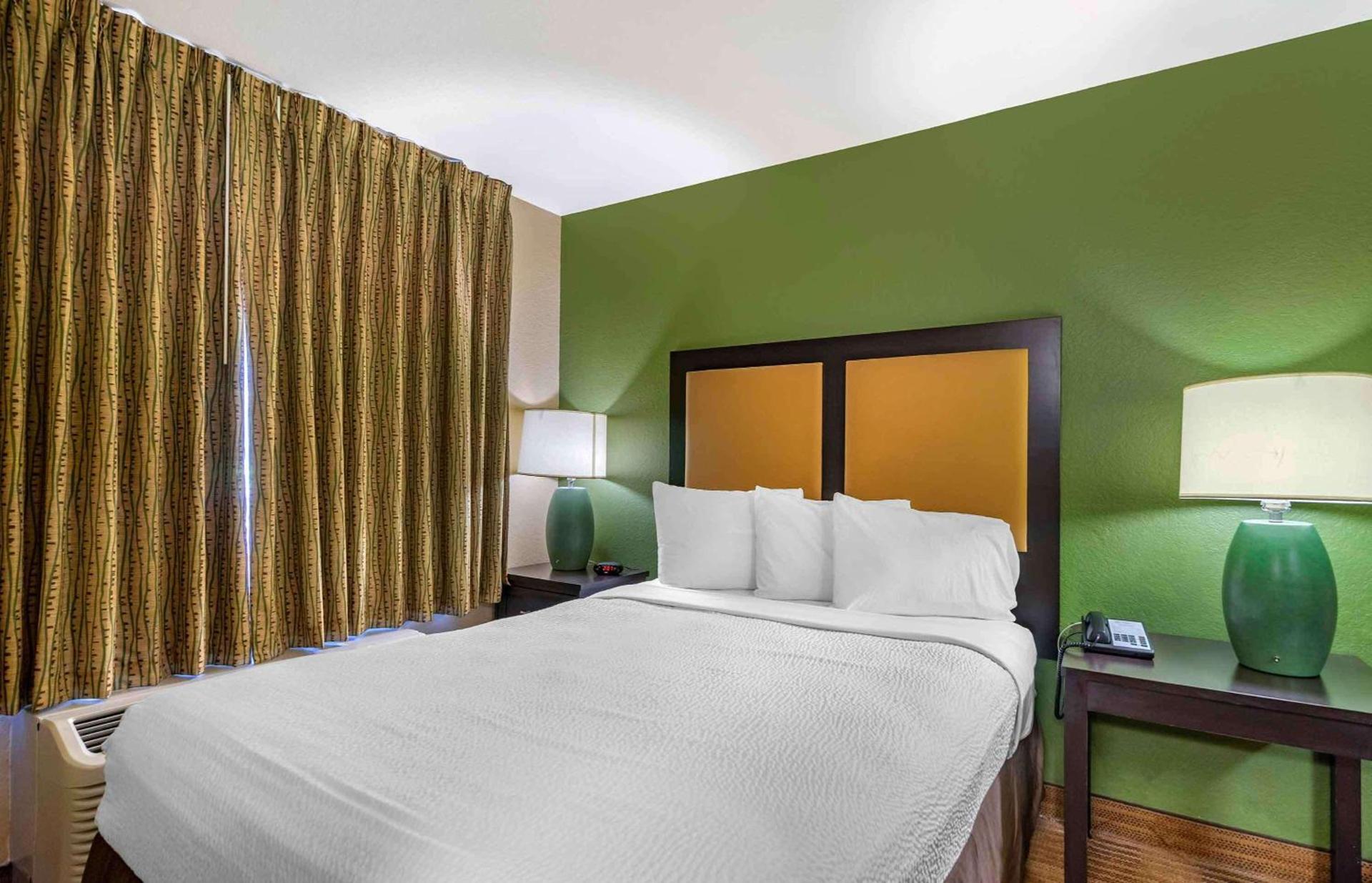 Extended Stay America Suites - Tampa - Airport - N Westshore Blvd photo 12