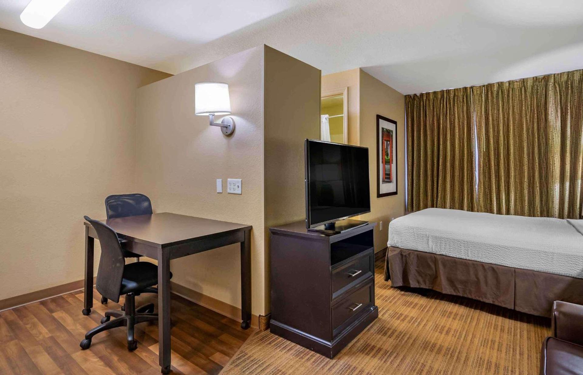 Extended Stay America Suites - Tampa - Airport - N Westshore Blvd photo 13