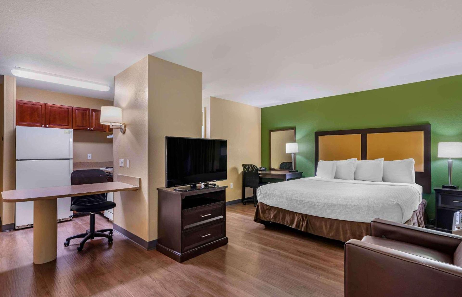 Extended Stay America Suites - Tampa - Airport - N Westshore Blvd photo 16