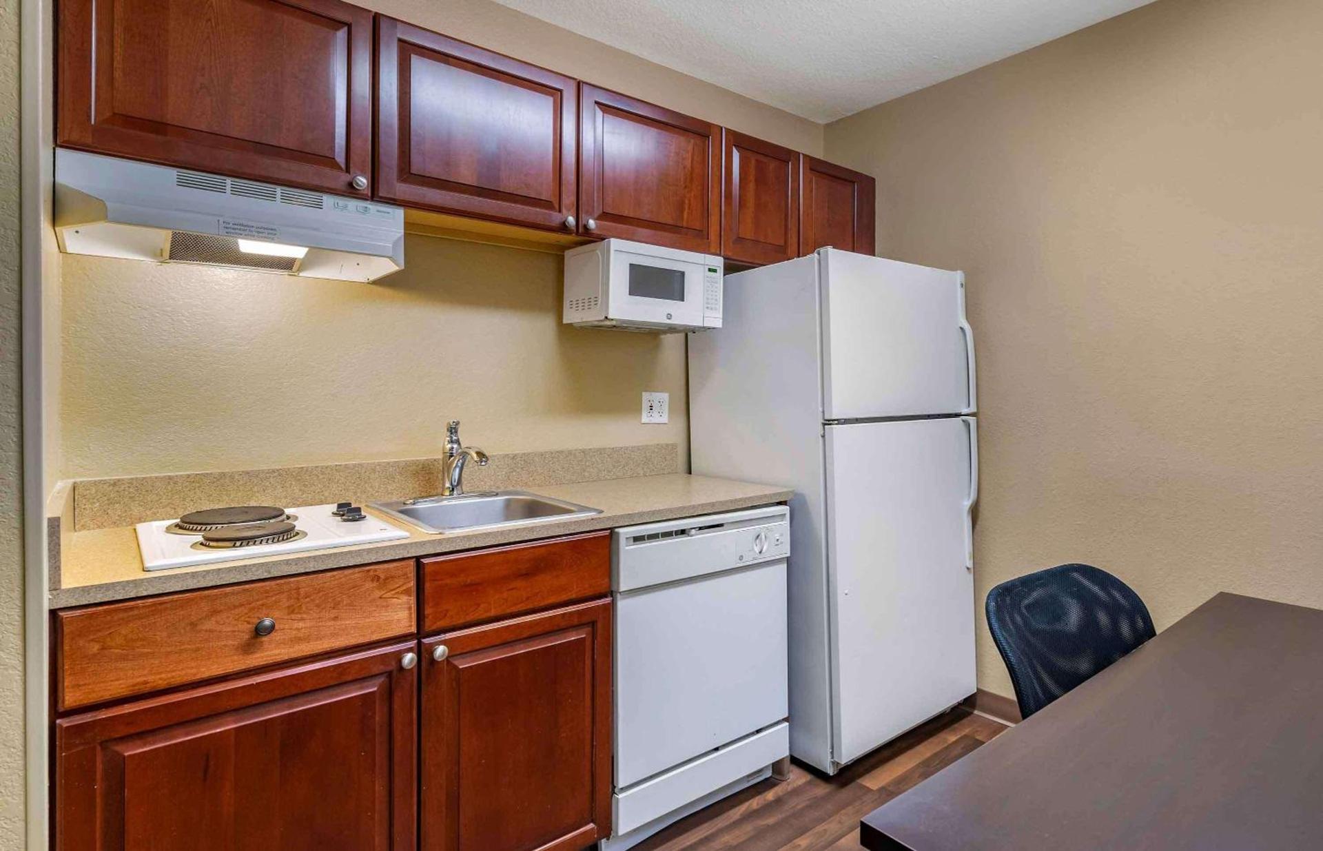 Extended Stay America Suites - Tampa - Airport - N Westshore Blvd photo 15