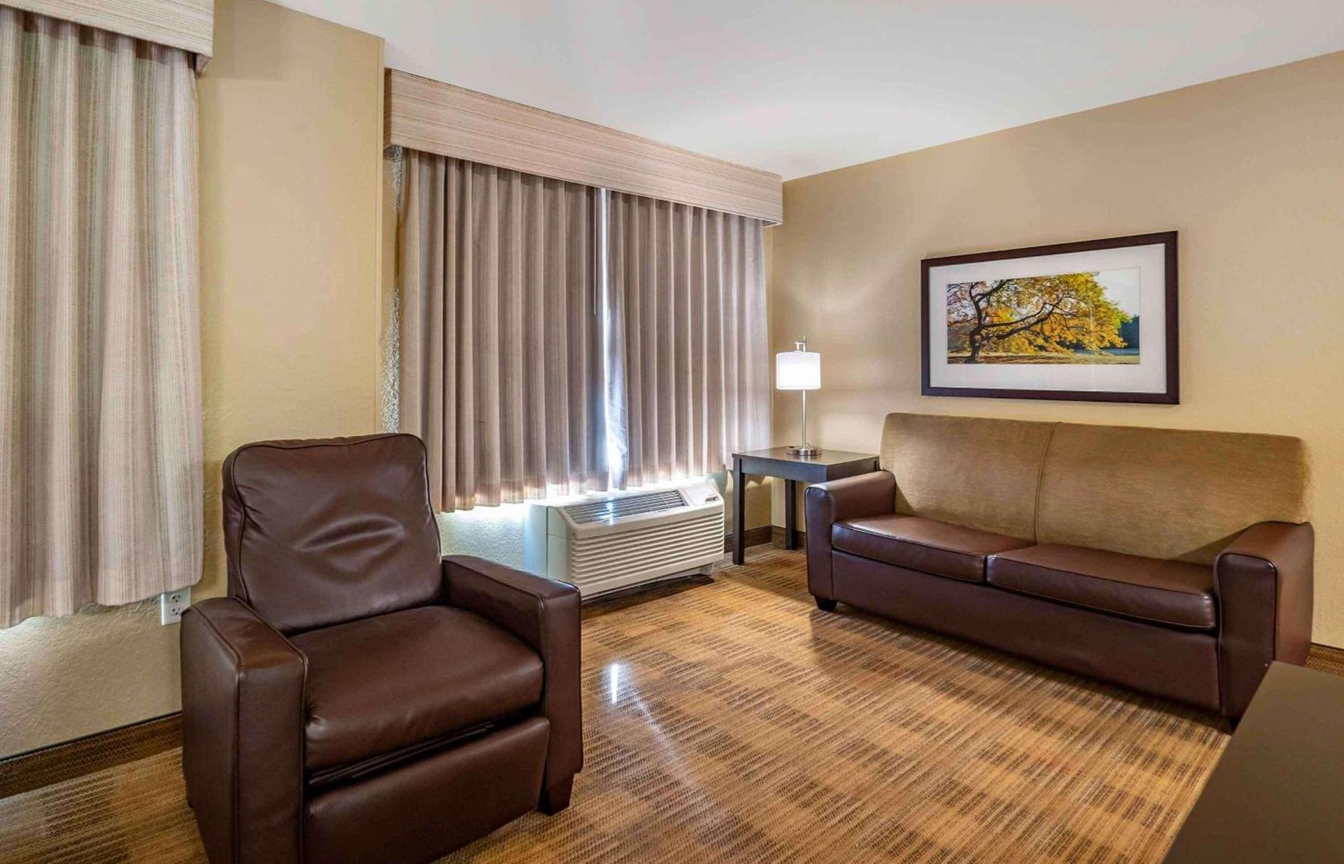 Extended Stay America Suites - Tampa - Airport - N Westshore Blvd photo 20