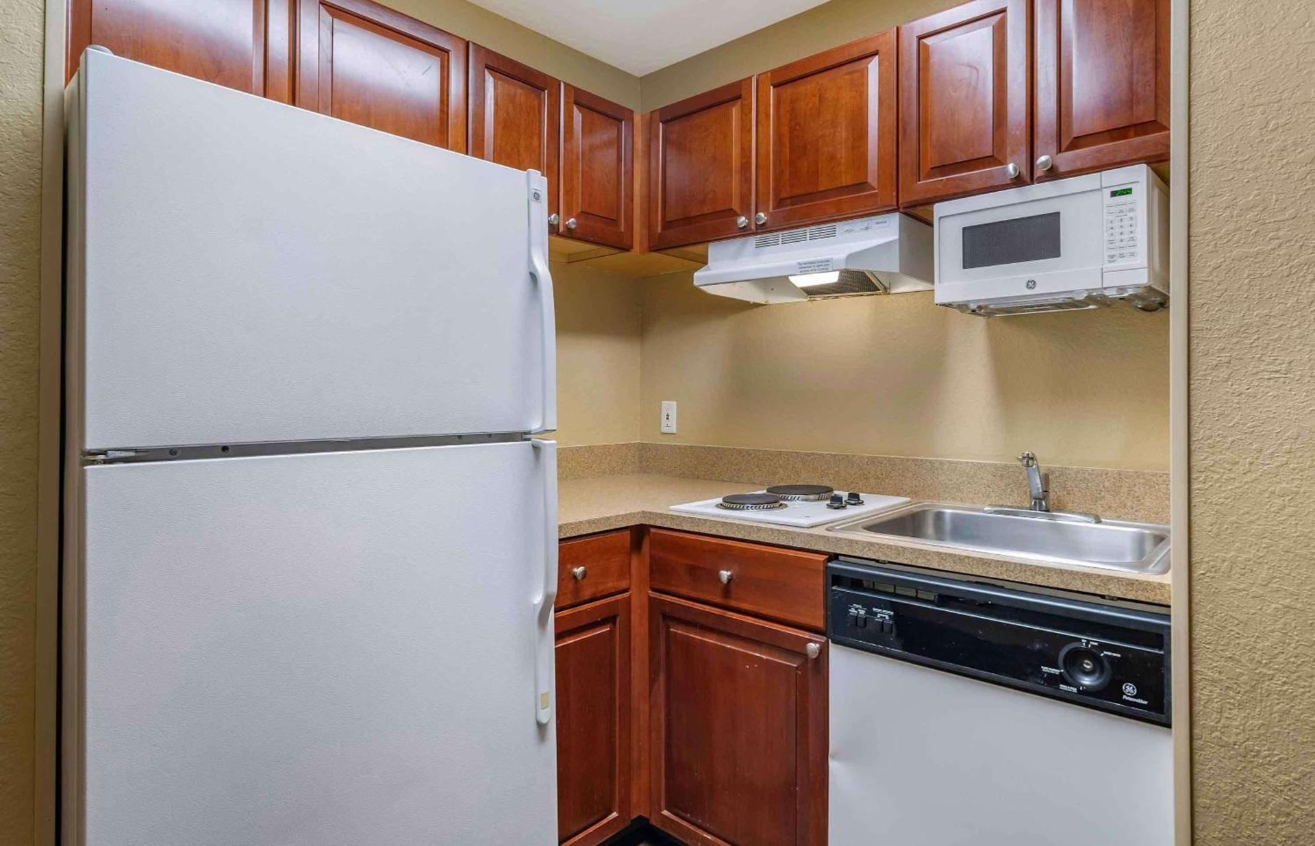Extended Stay America Suites - Tampa - Airport - N Westshore Blvd photo 21