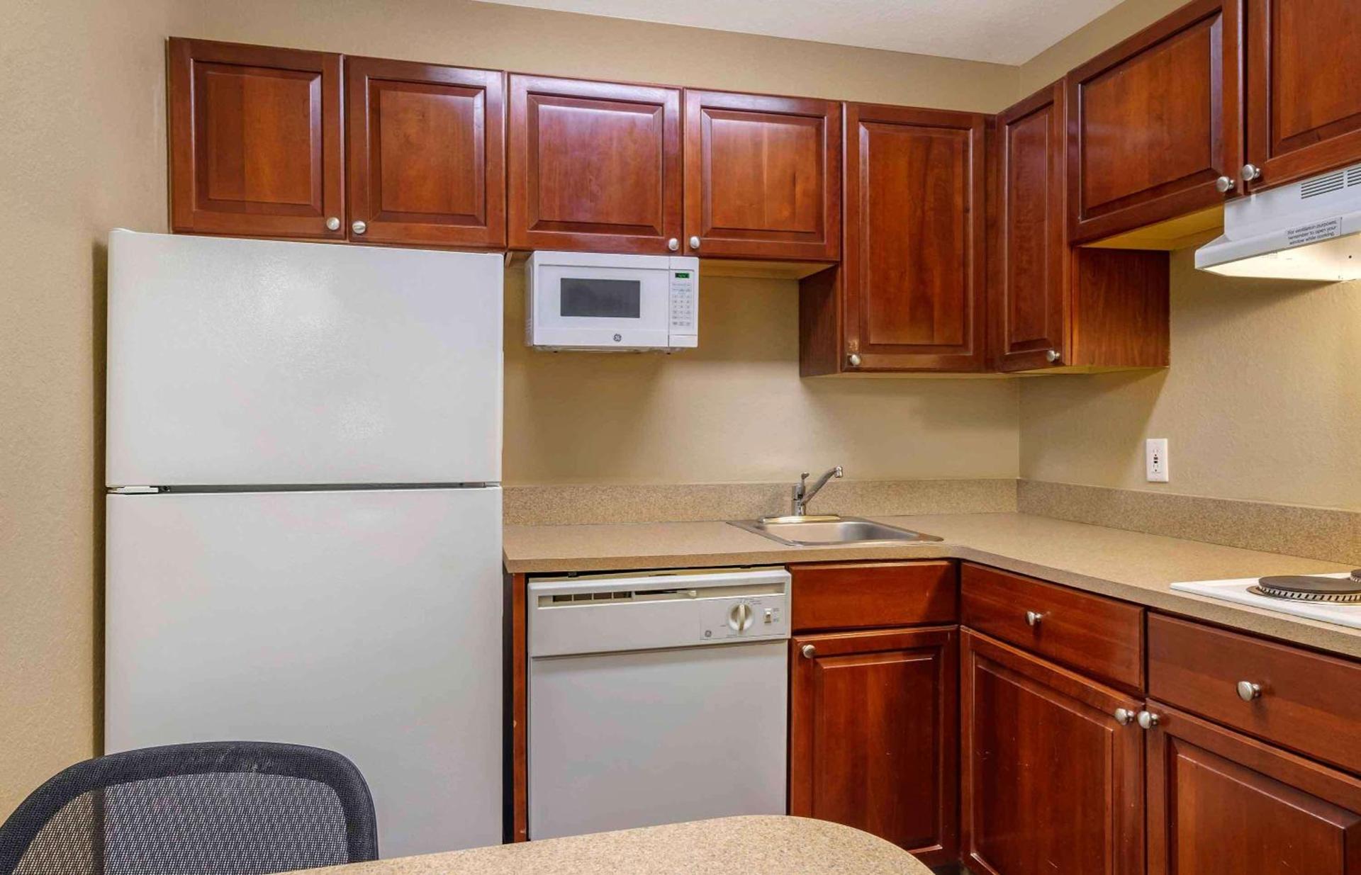 Extended Stay America Suites - Tampa - Airport - N Westshore Blvd photo 25